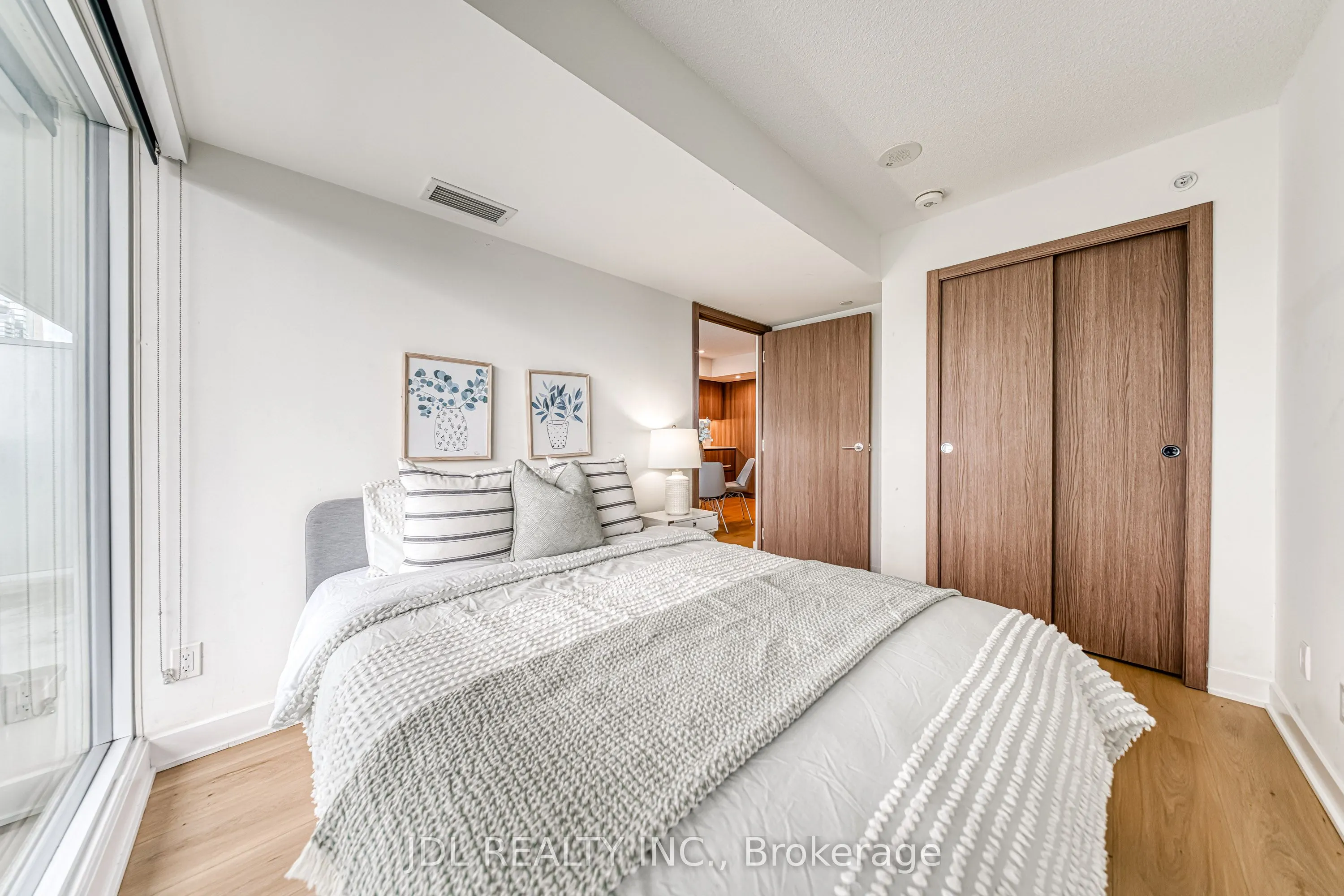 17 Bathurst Street, #1908