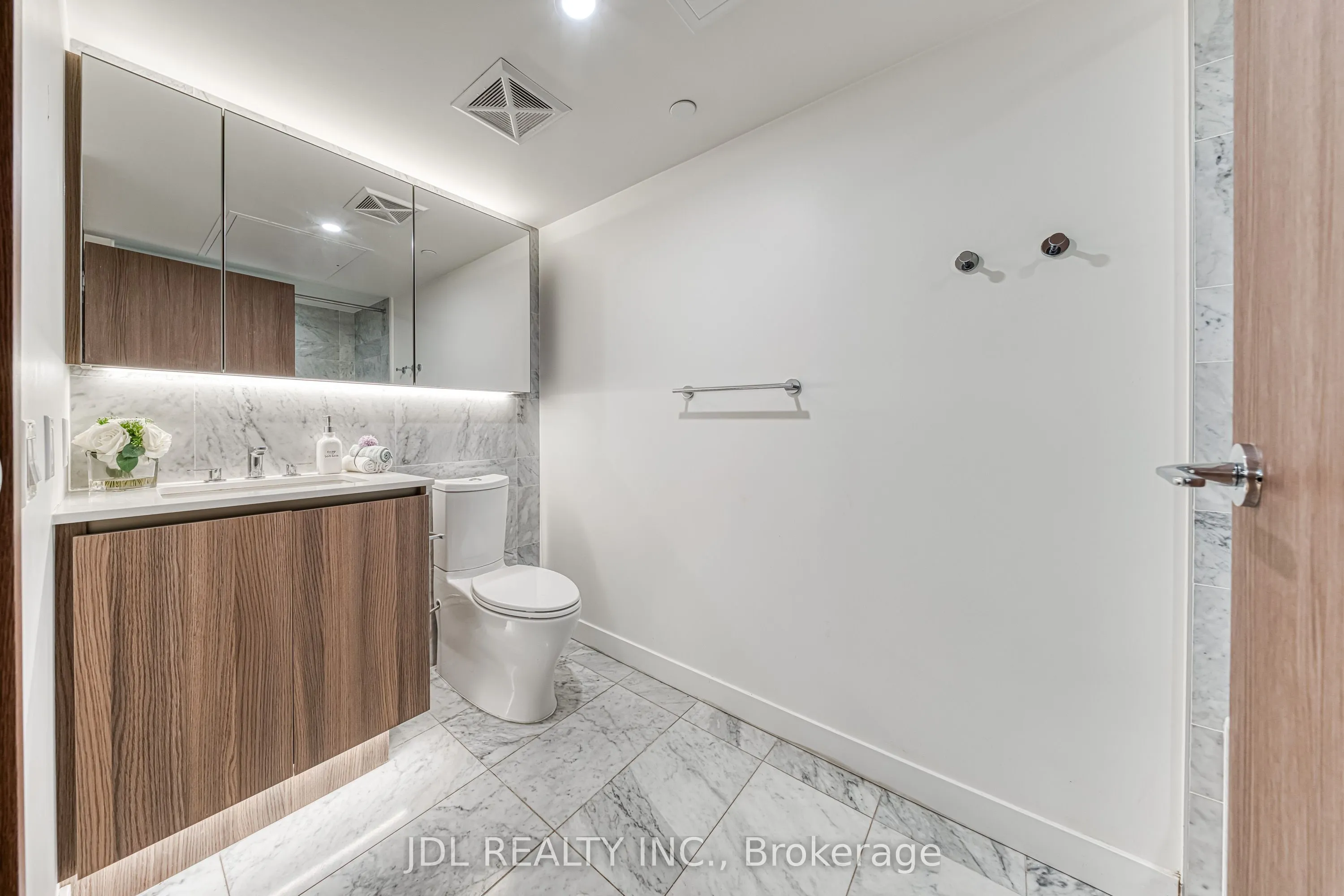 17 Bathurst Street, #1908