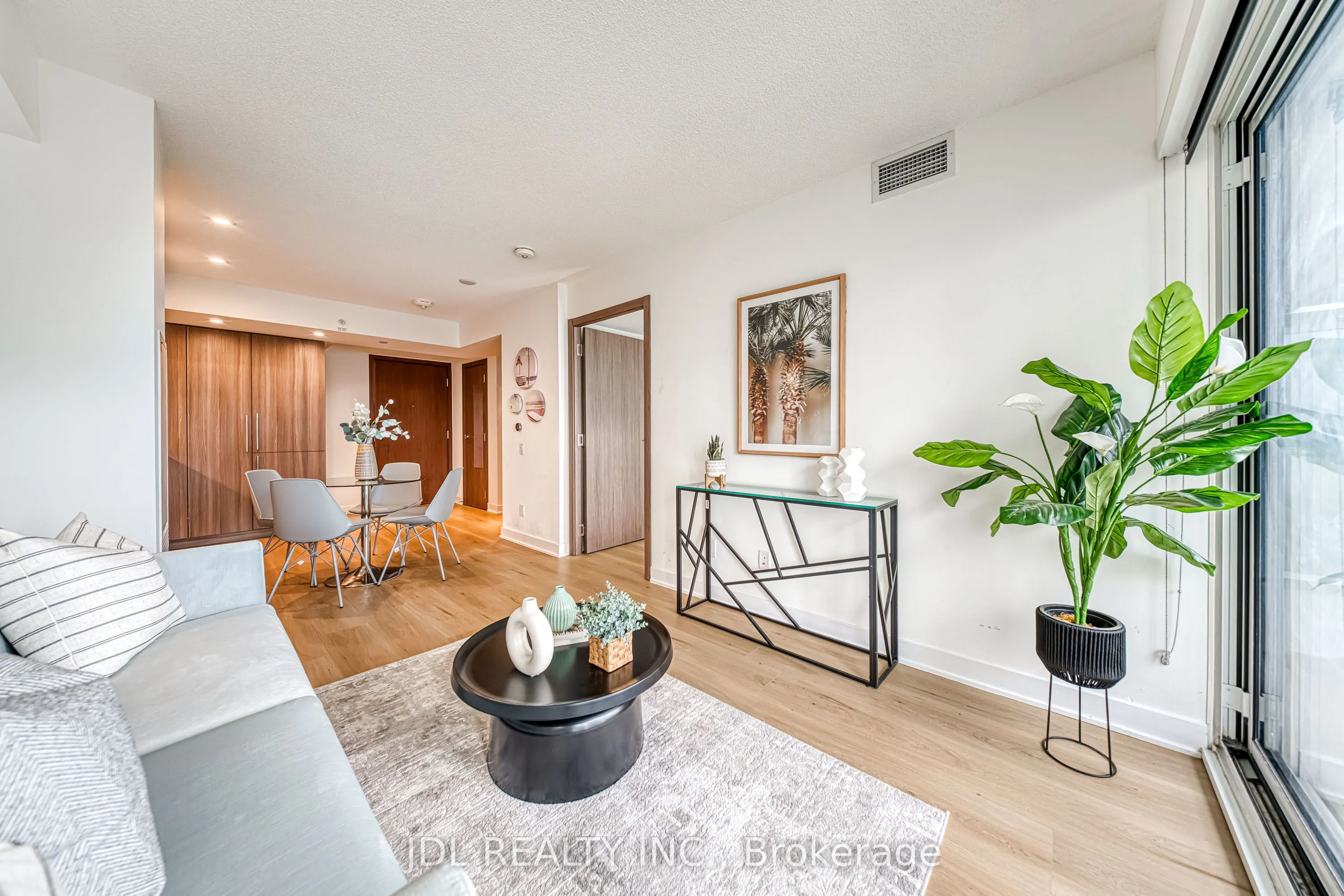 17 Bathurst Street, #1908