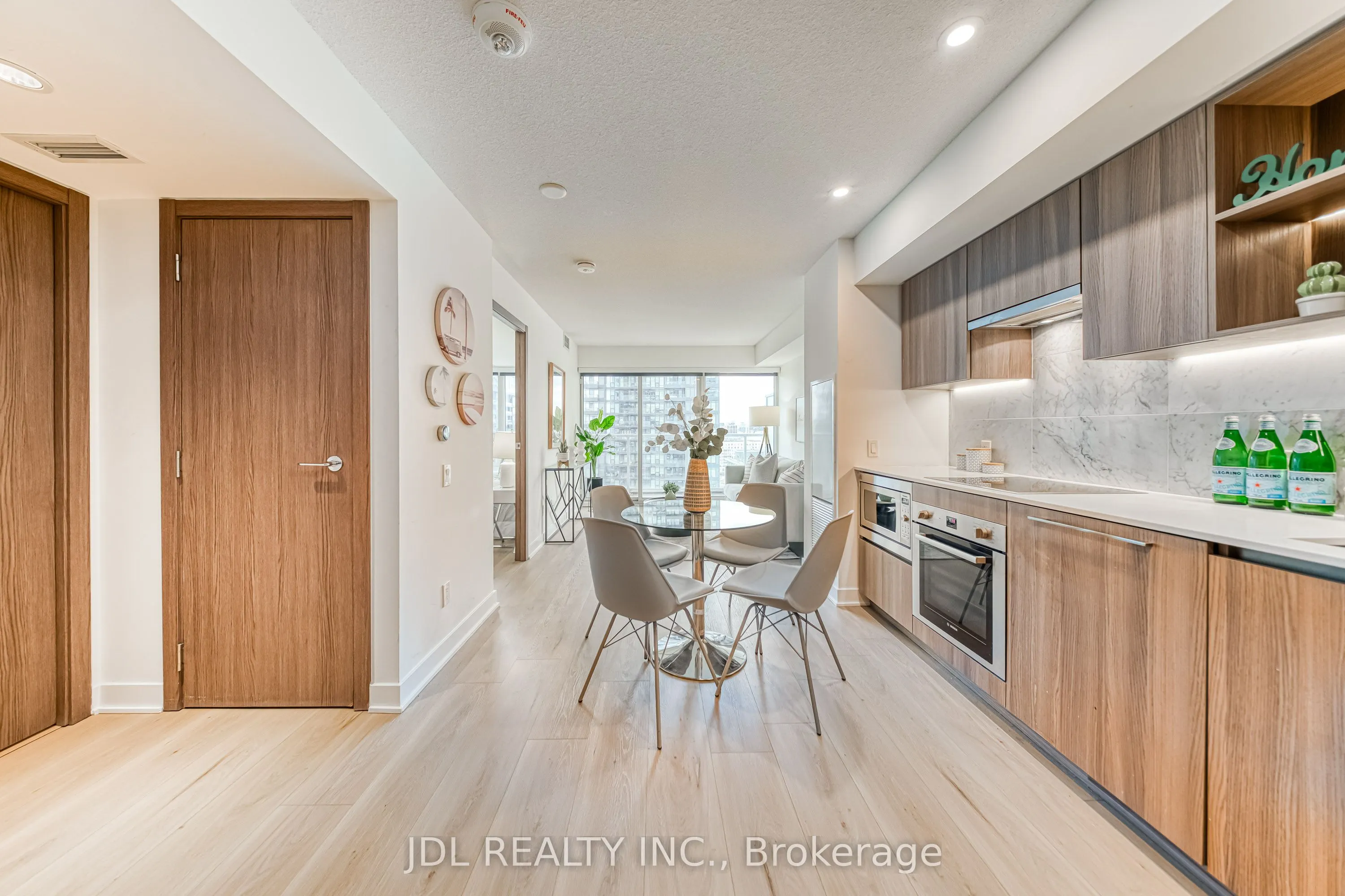 17 Bathurst Street, #1908