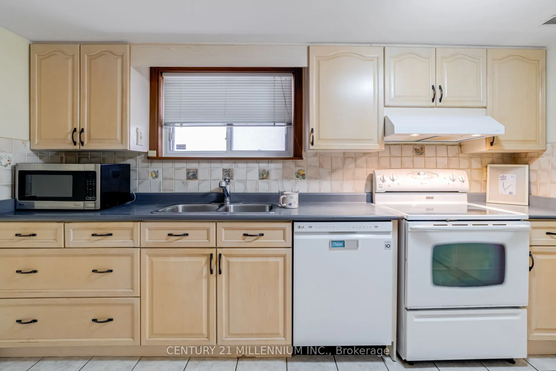 568 Dufferin Street