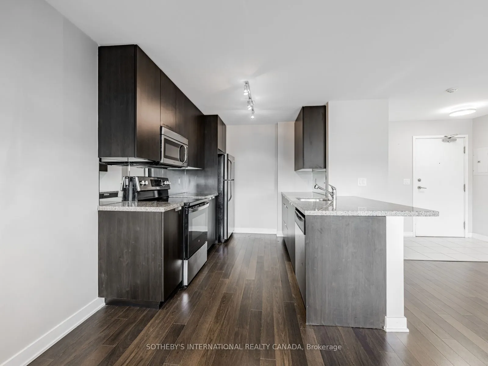 400 Wellington Street W, #1001