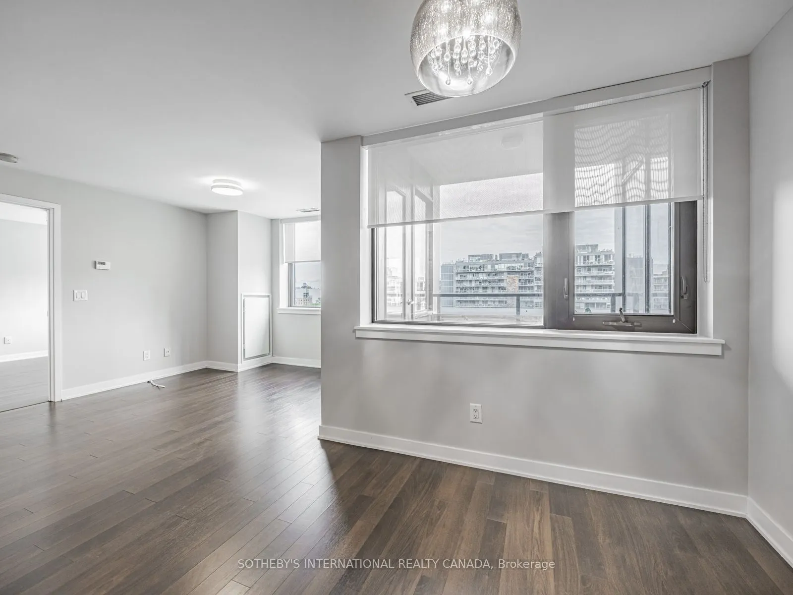 400 Wellington Street W, #1001