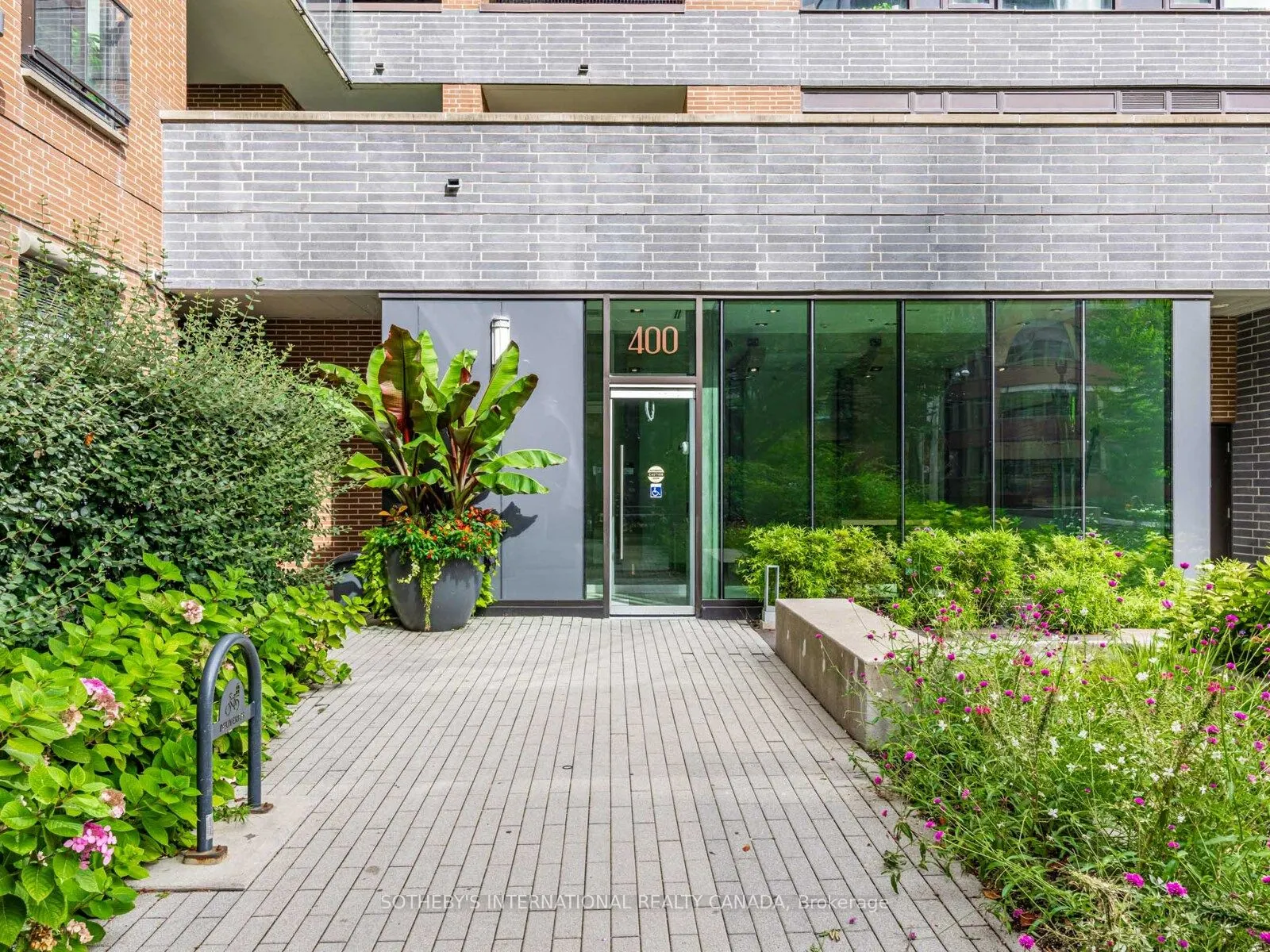 400 Wellington Street W, #1001