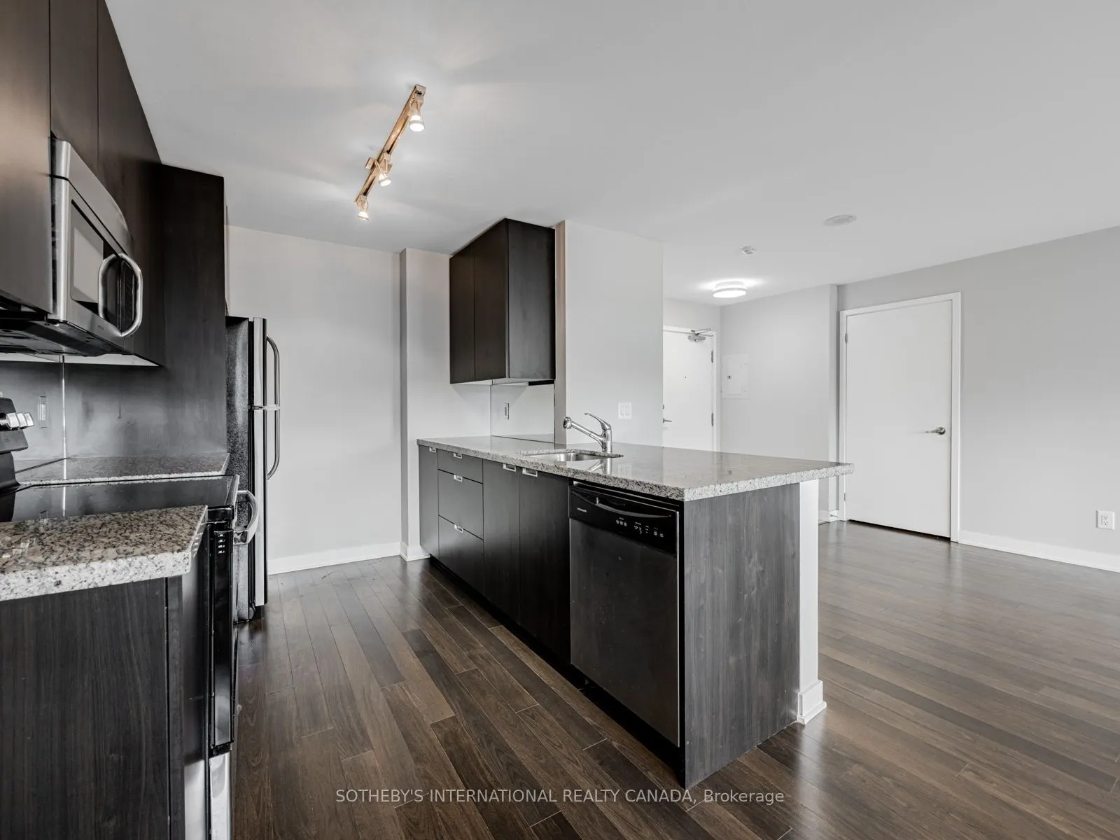 400 Wellington Street W, #1001