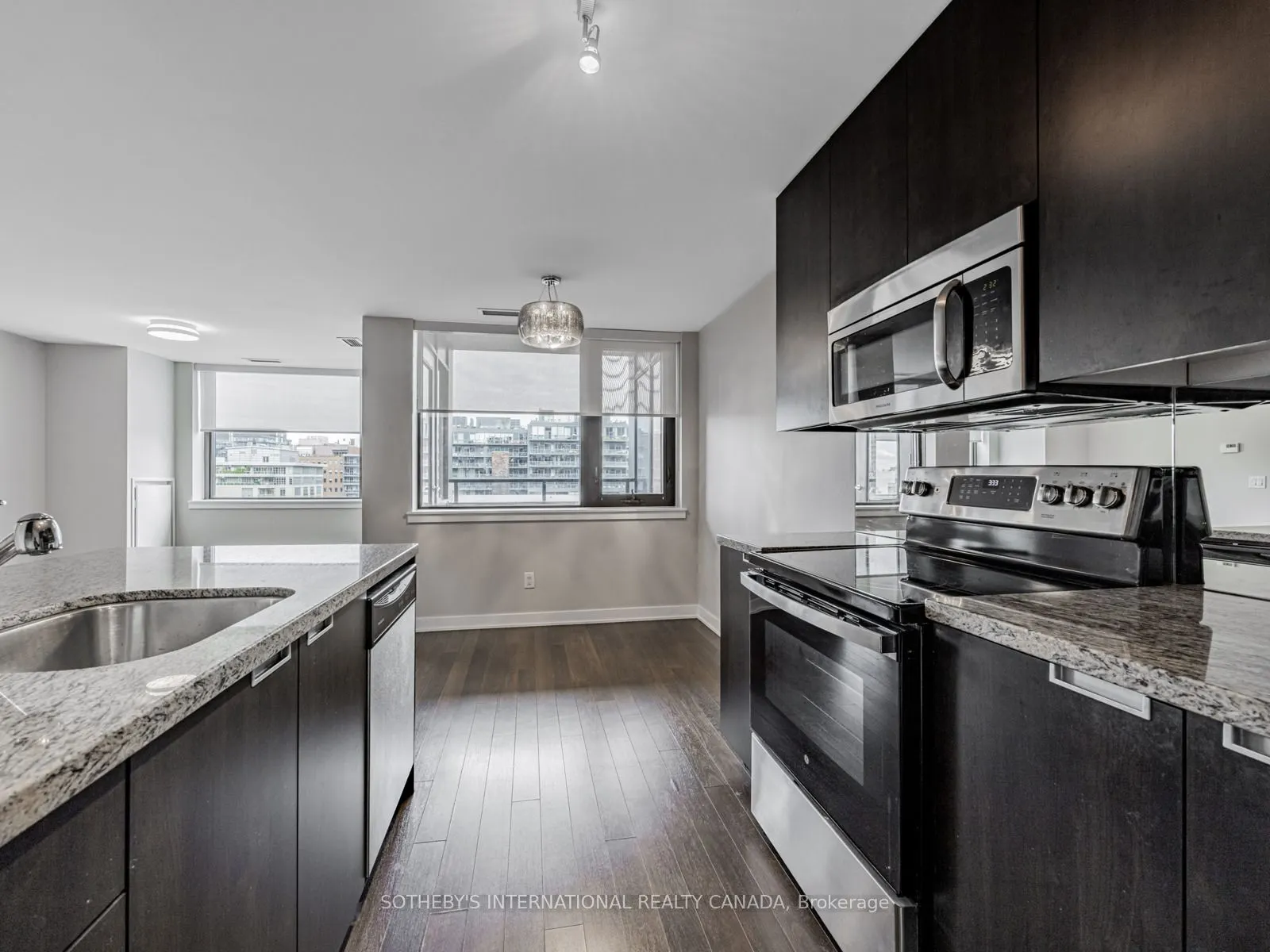 400 Wellington Street W, #1001