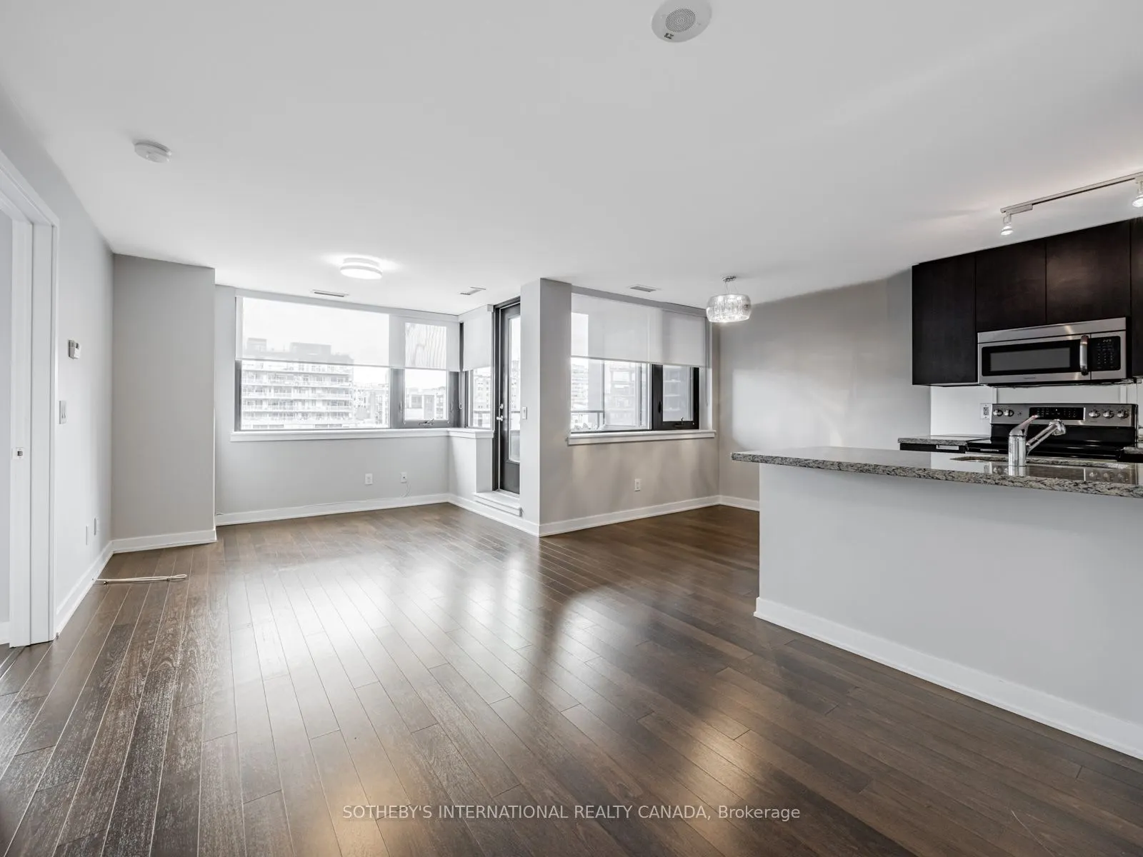 400 Wellington Street W, #1001
