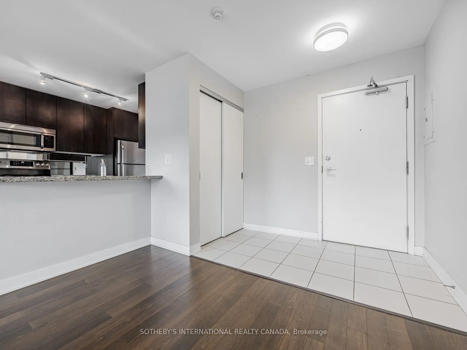 400 Wellington Street W, #1001