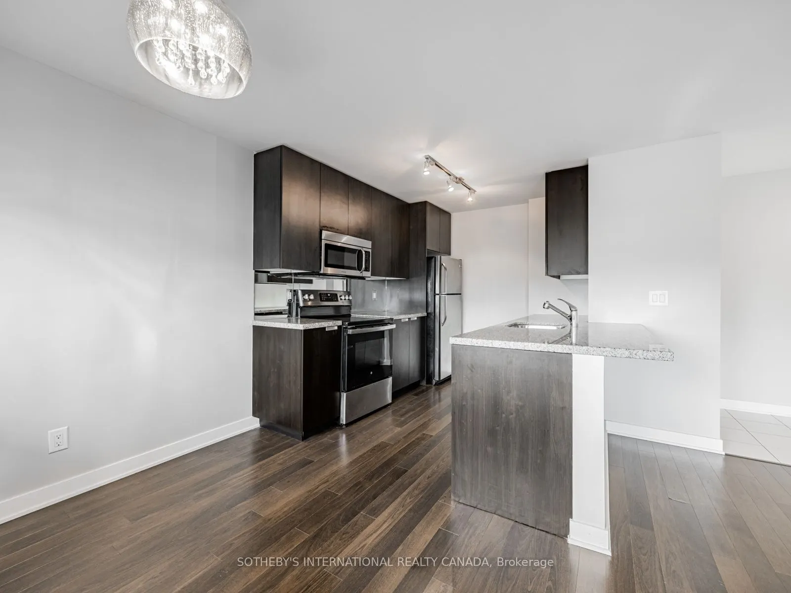 400 Wellington Street W, #1001