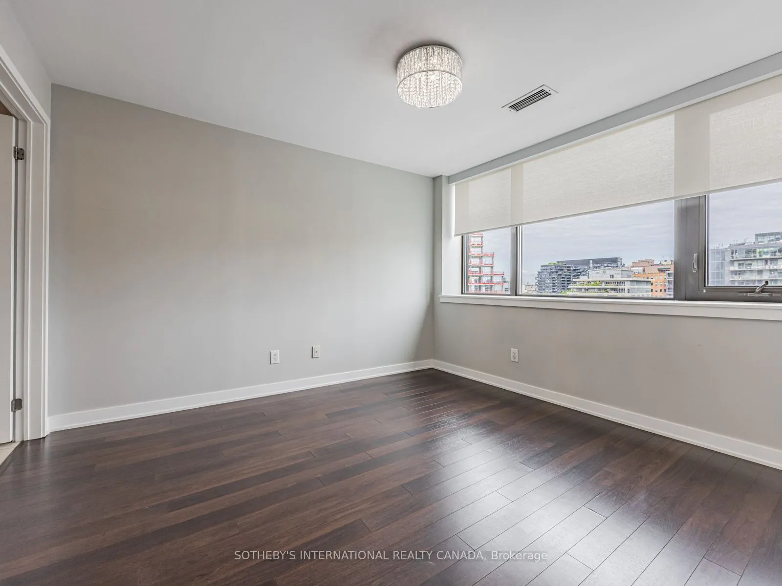 400 Wellington Street W, #1001