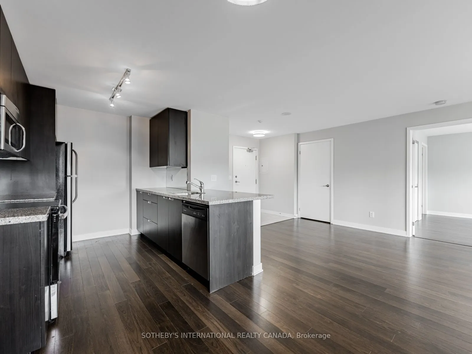 400 Wellington Street W, #1001