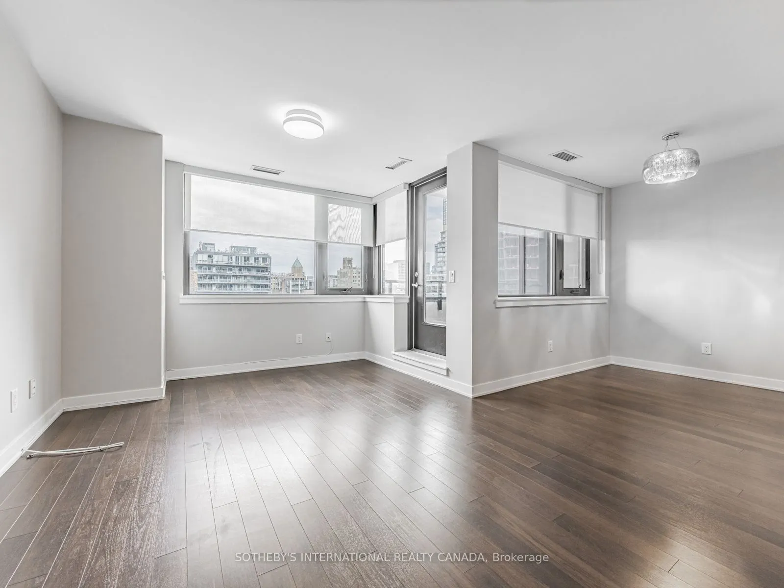 400 Wellington Street W, #1001