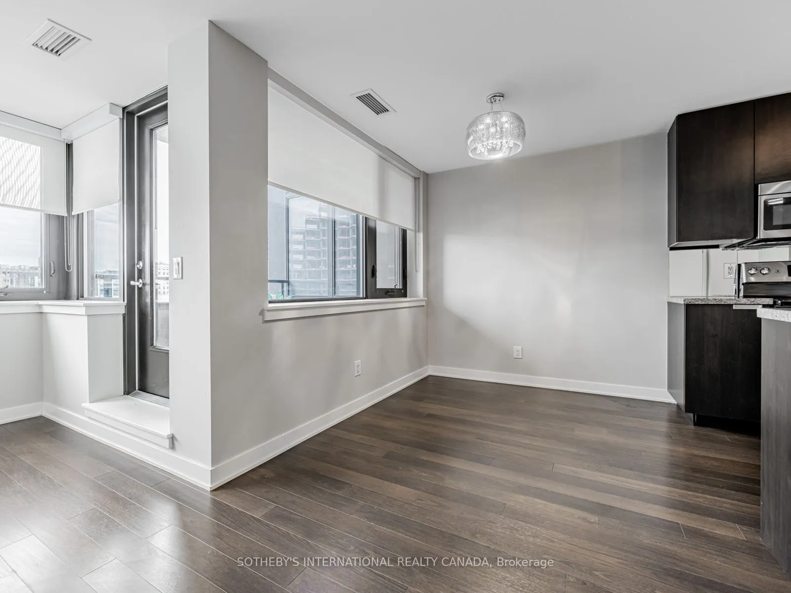 400 Wellington Street W, #1001