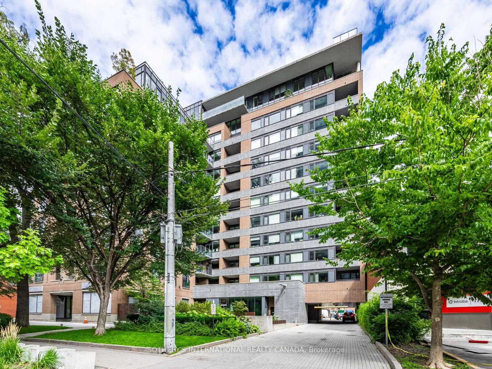400 Wellington Street W, #1001