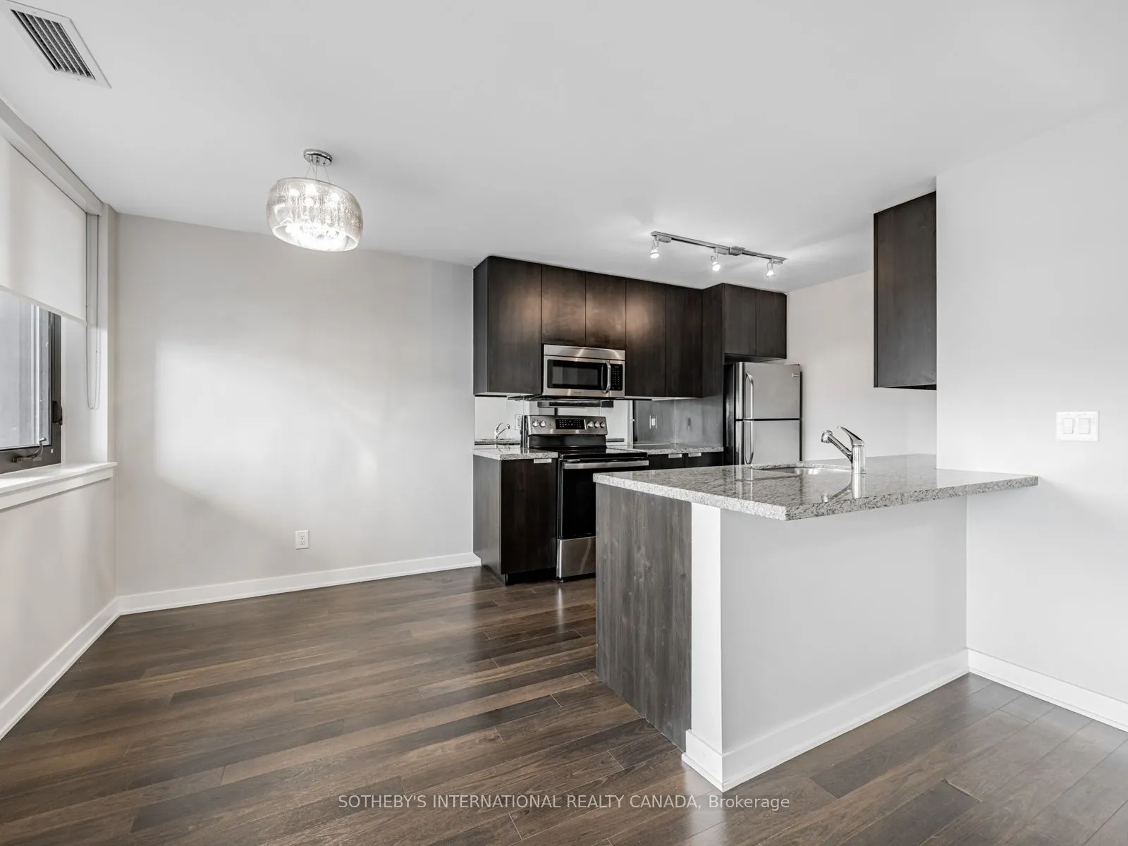 400 Wellington Street W, #1001