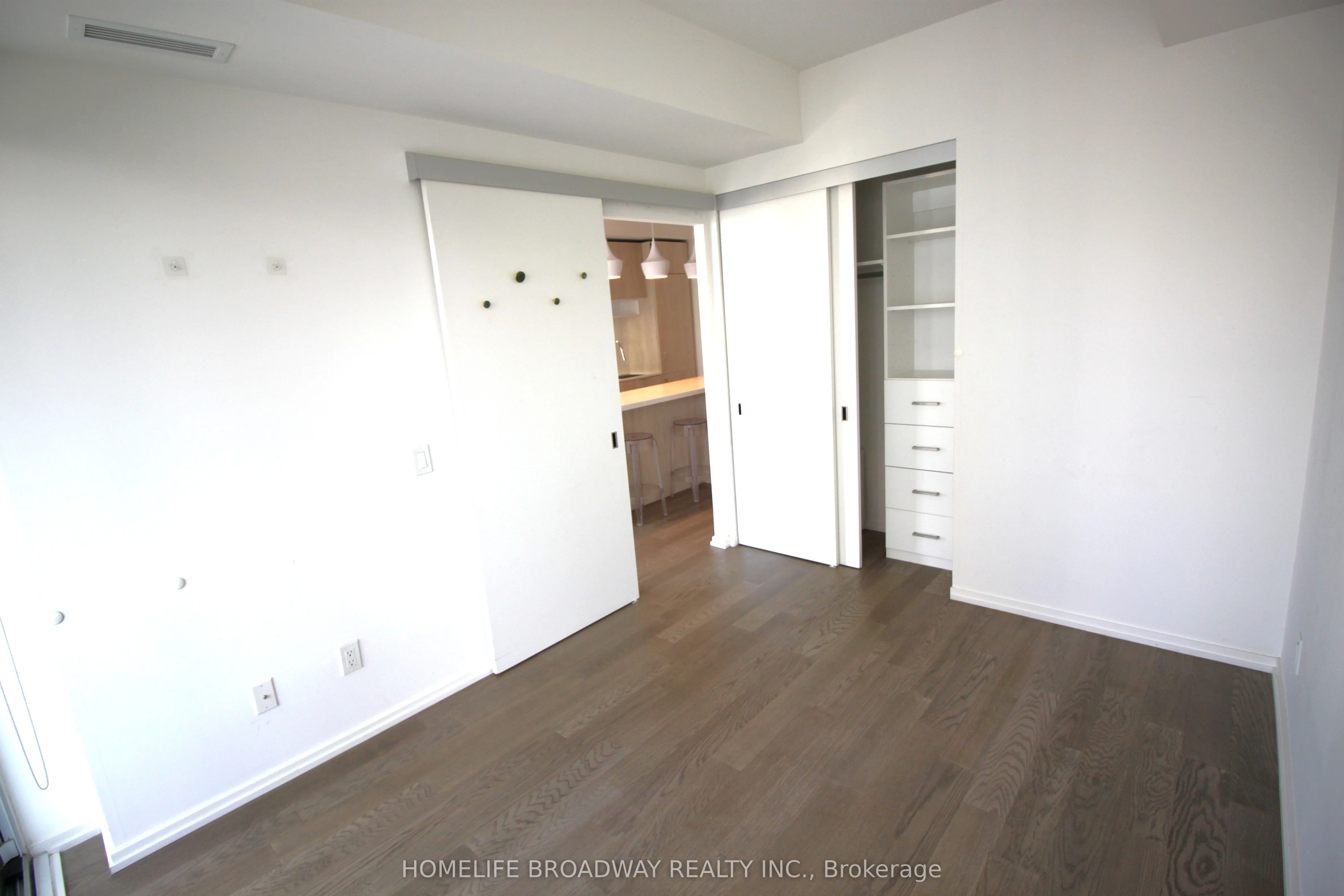 5 Soudan Avenue, #2210