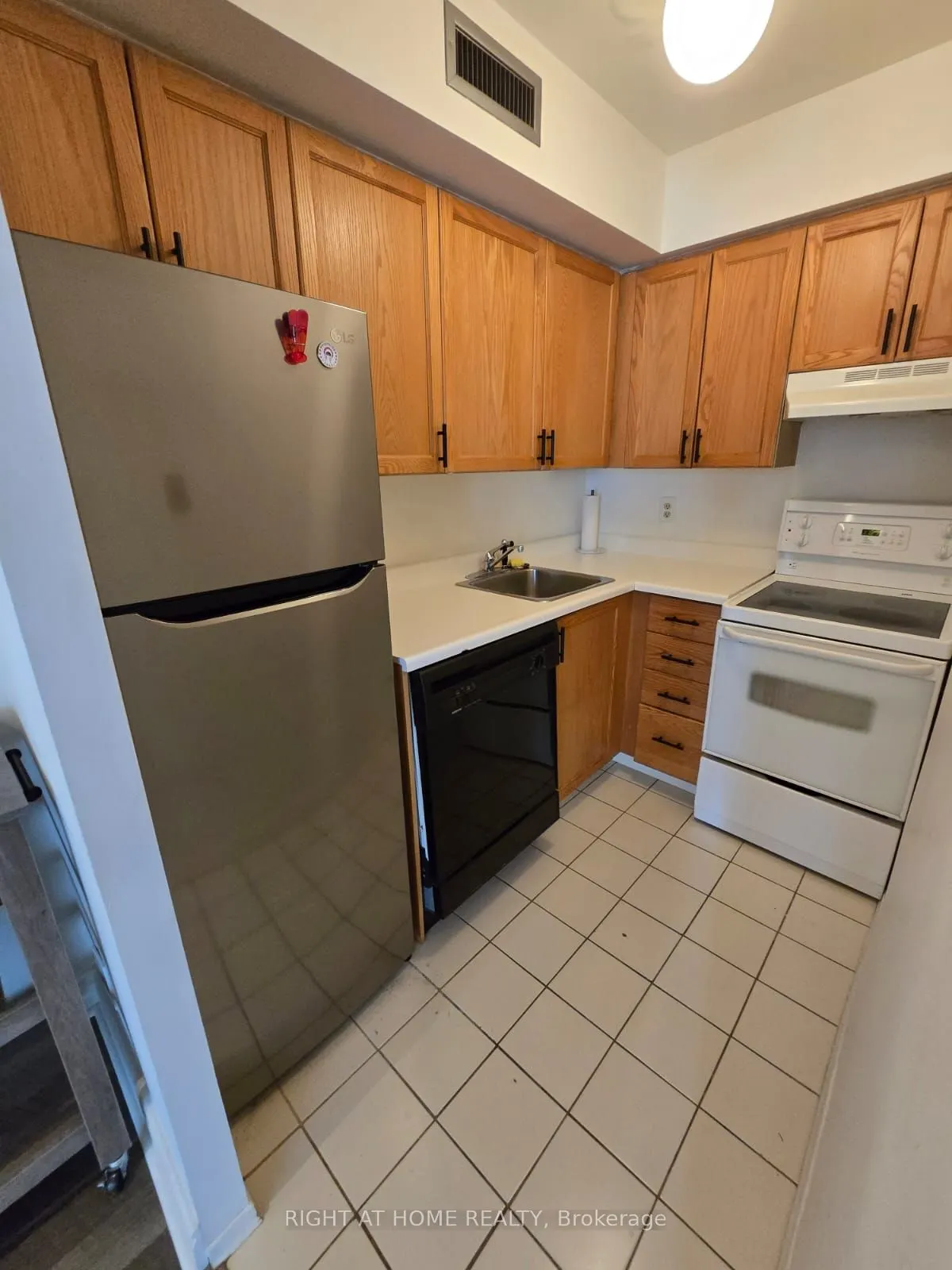 55 Centre Avenue, #704