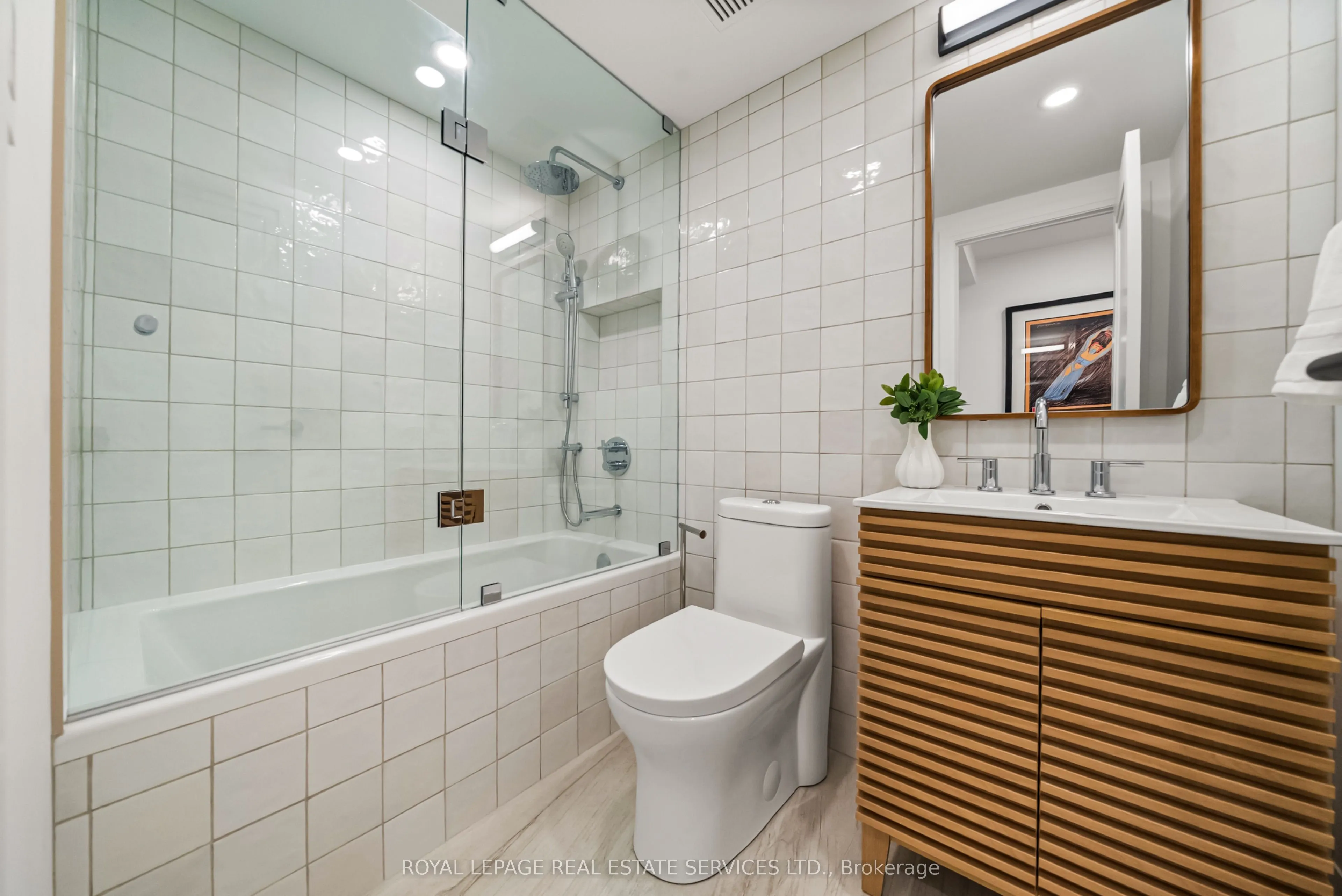 349 St Clair Avenue W, #402
