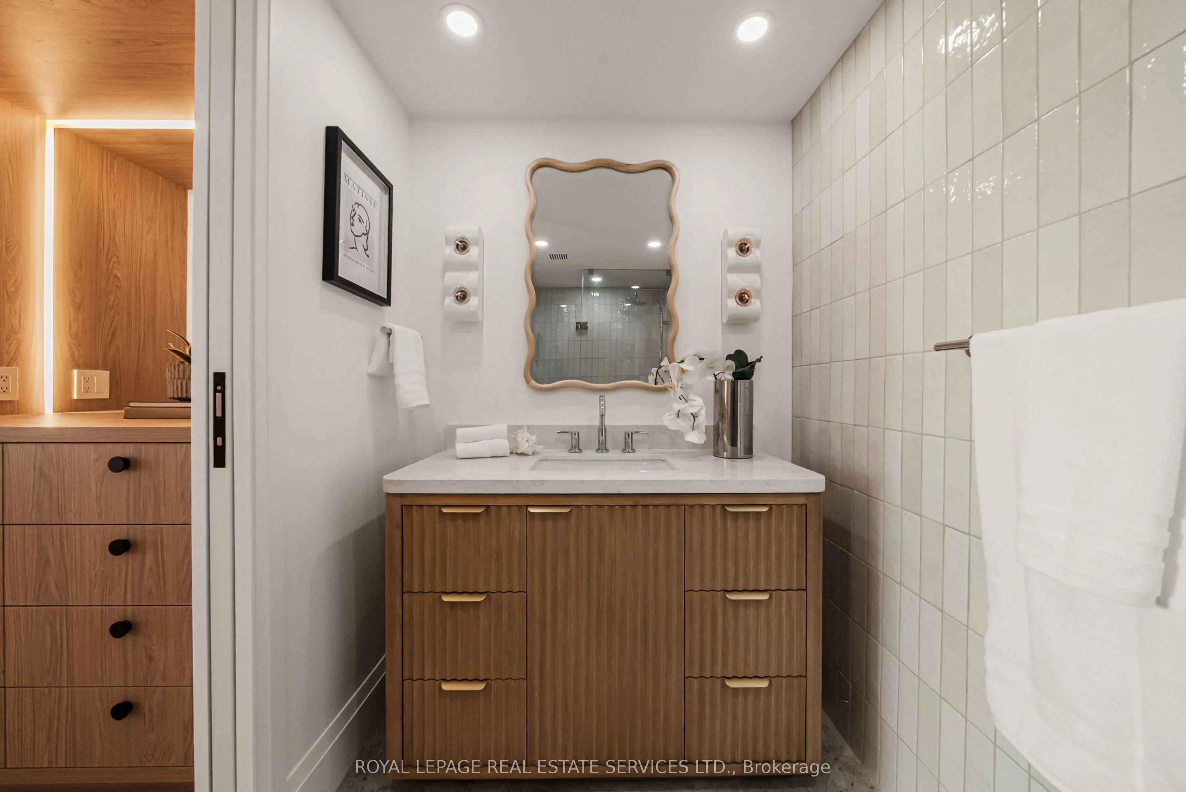 349 St.Clair Avenue W, #402