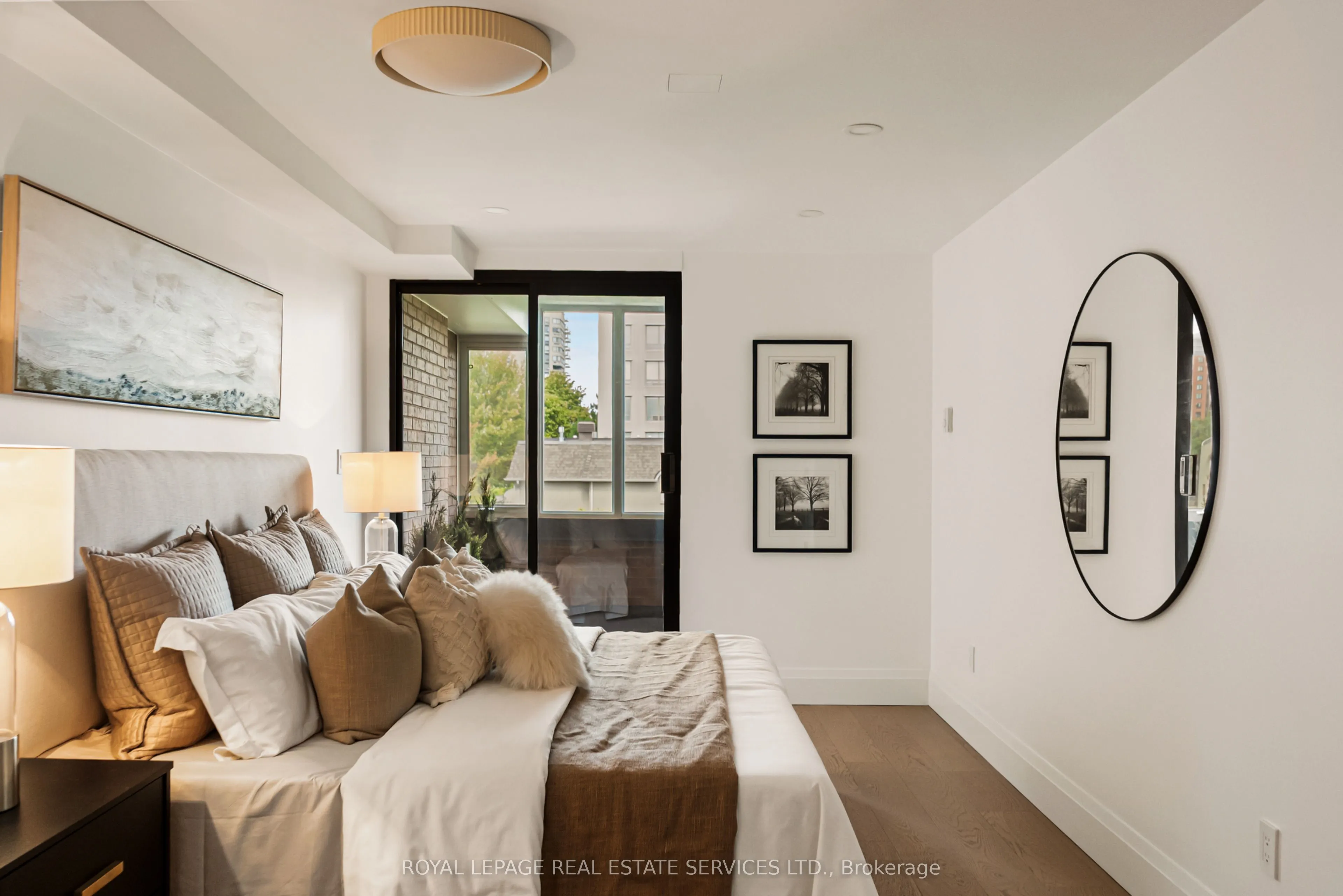 349 St.Clair Avenue W, #402