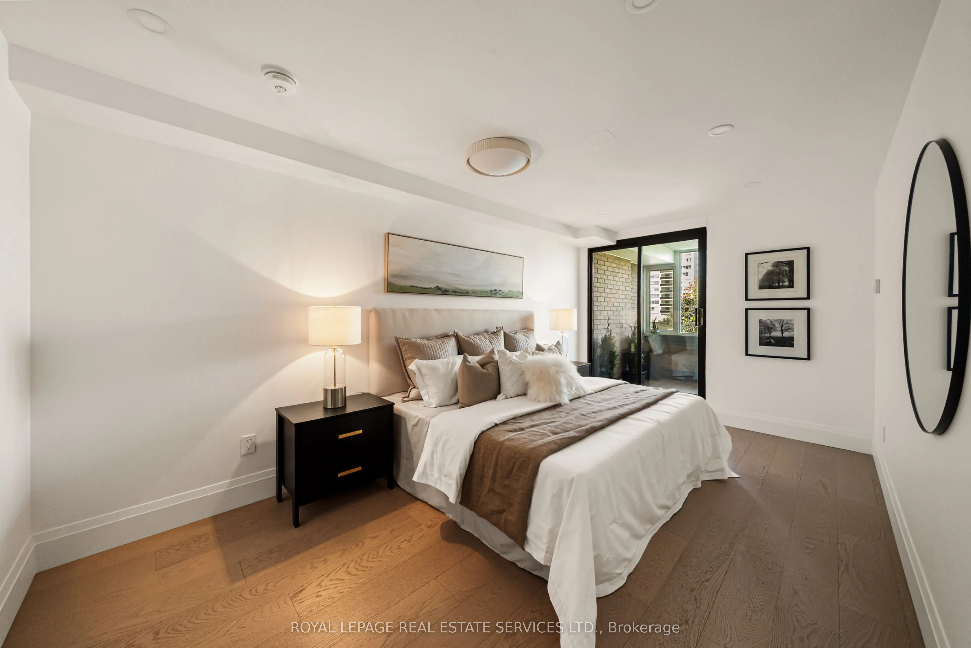 349 St.Clair Avenue W, #402