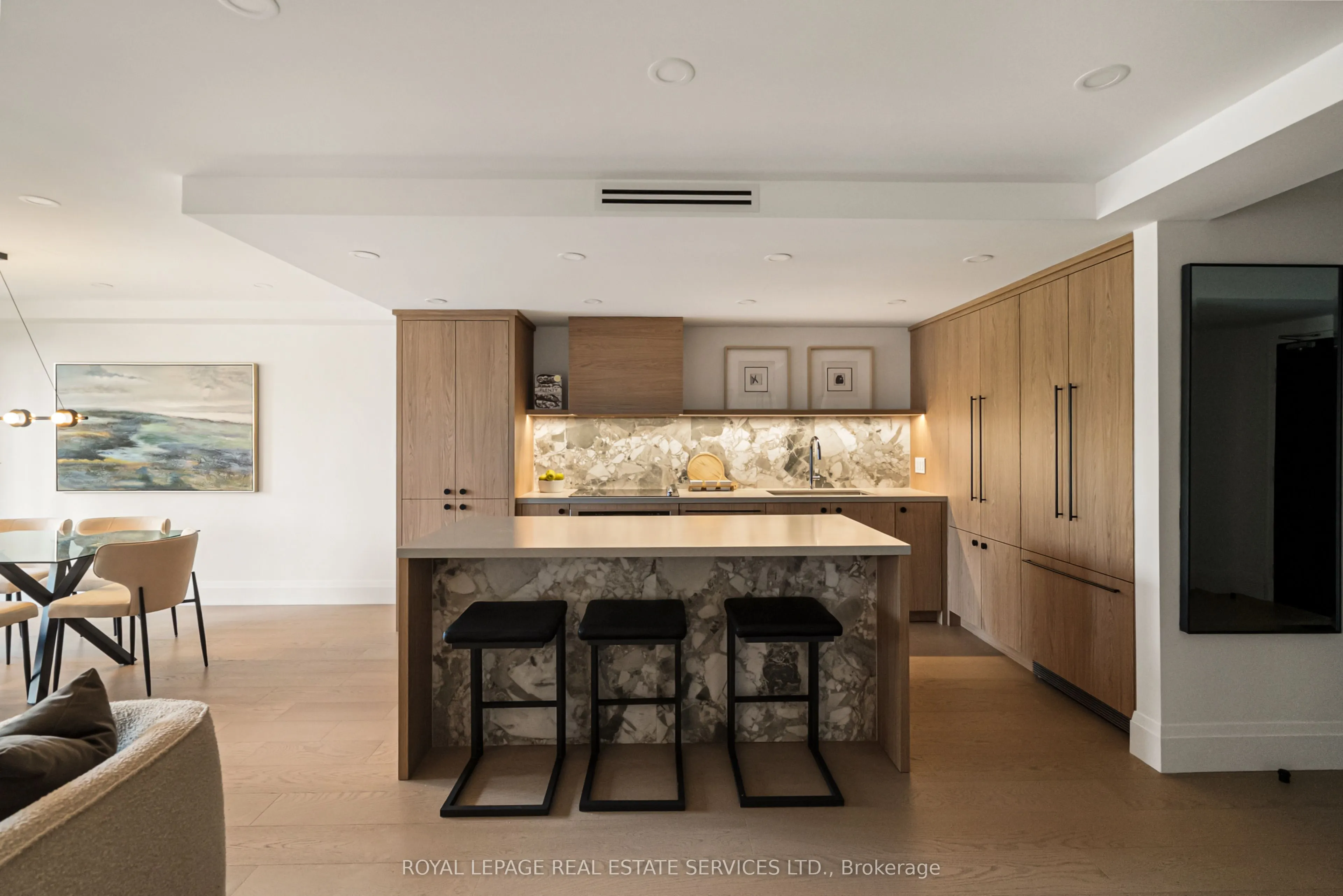 349 St.Clair Avenue W, #402