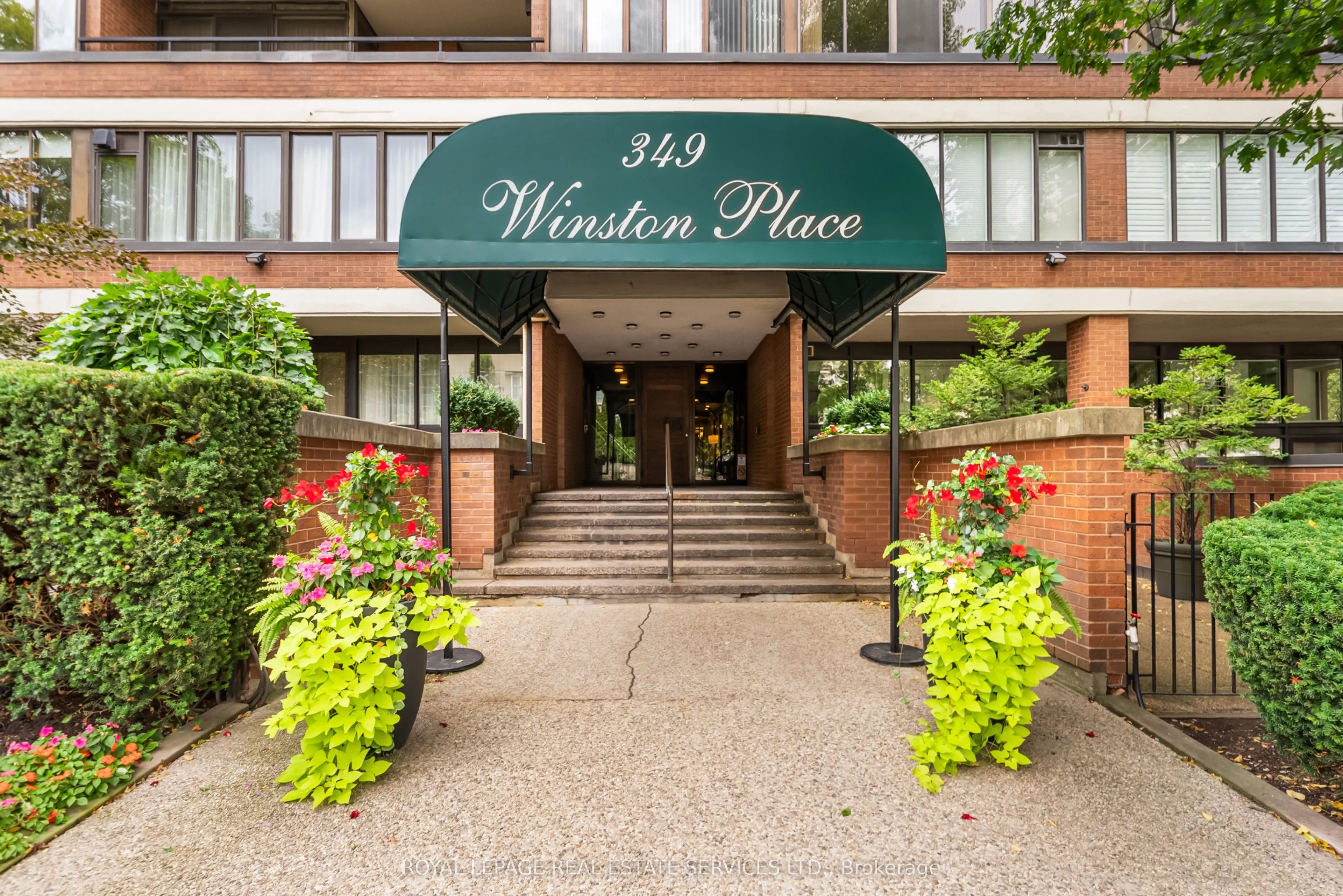349 St.Clair Avenue W, #402