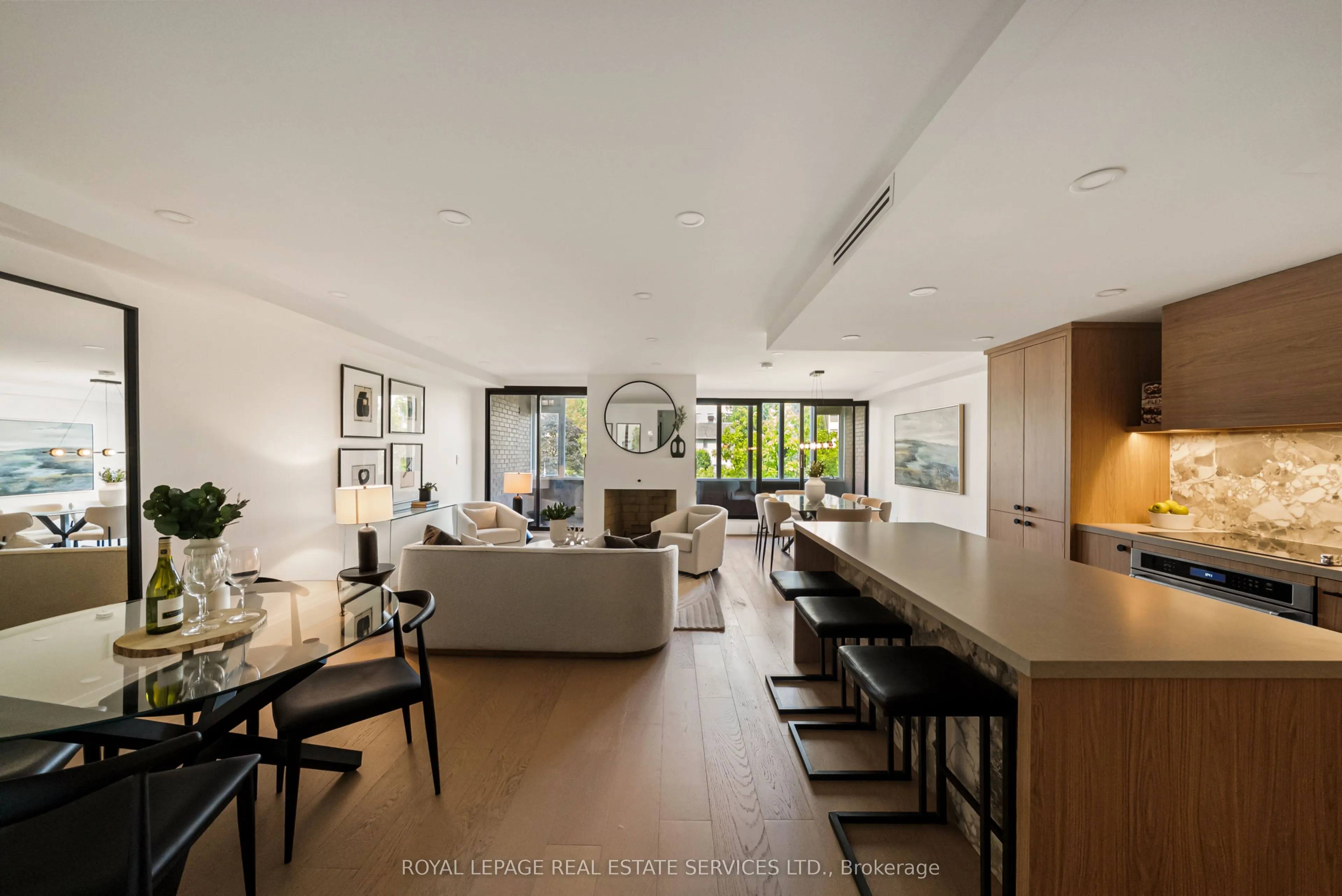 349 St.Clair Avenue W, #402