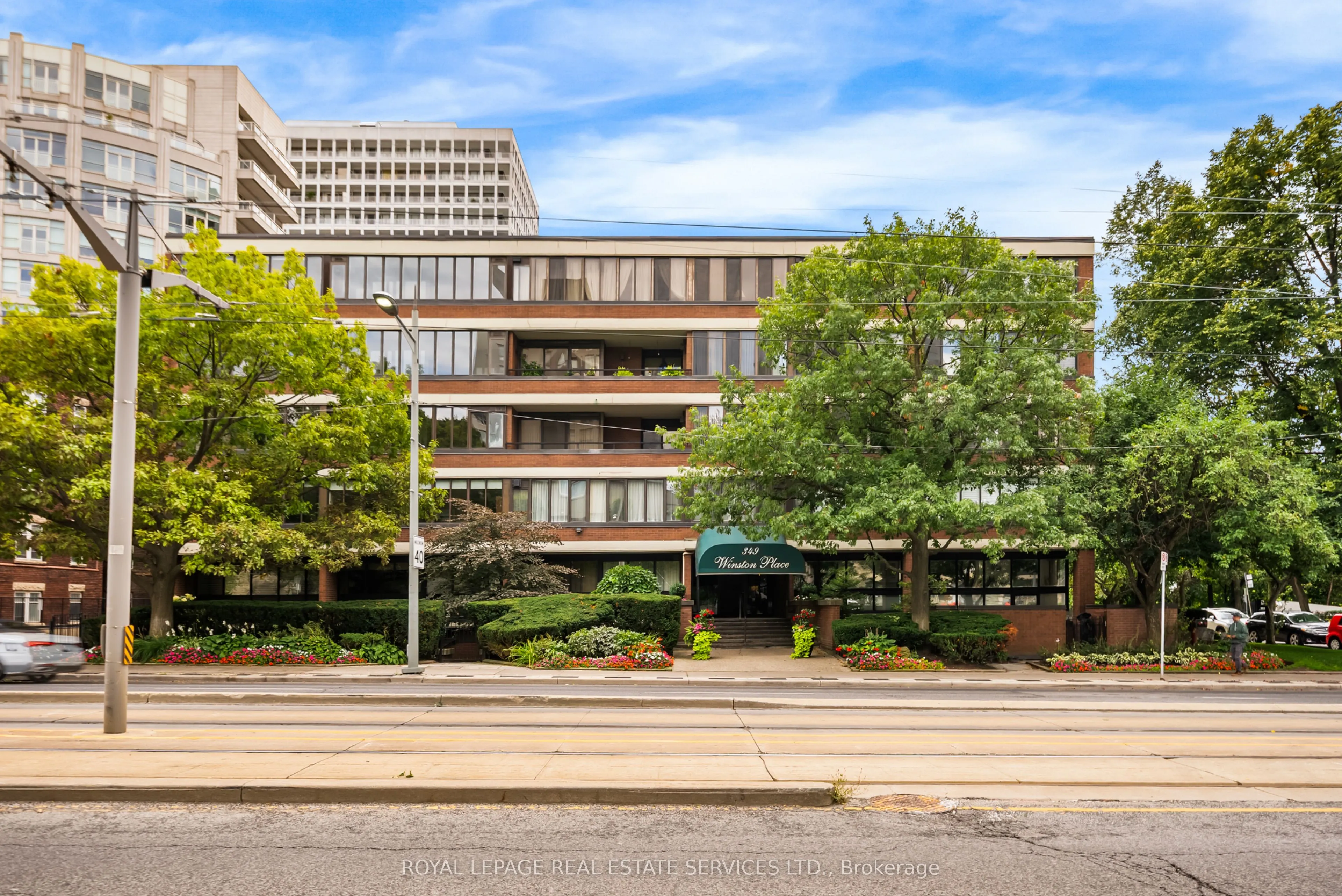349 St.Clair Avenue W, #402