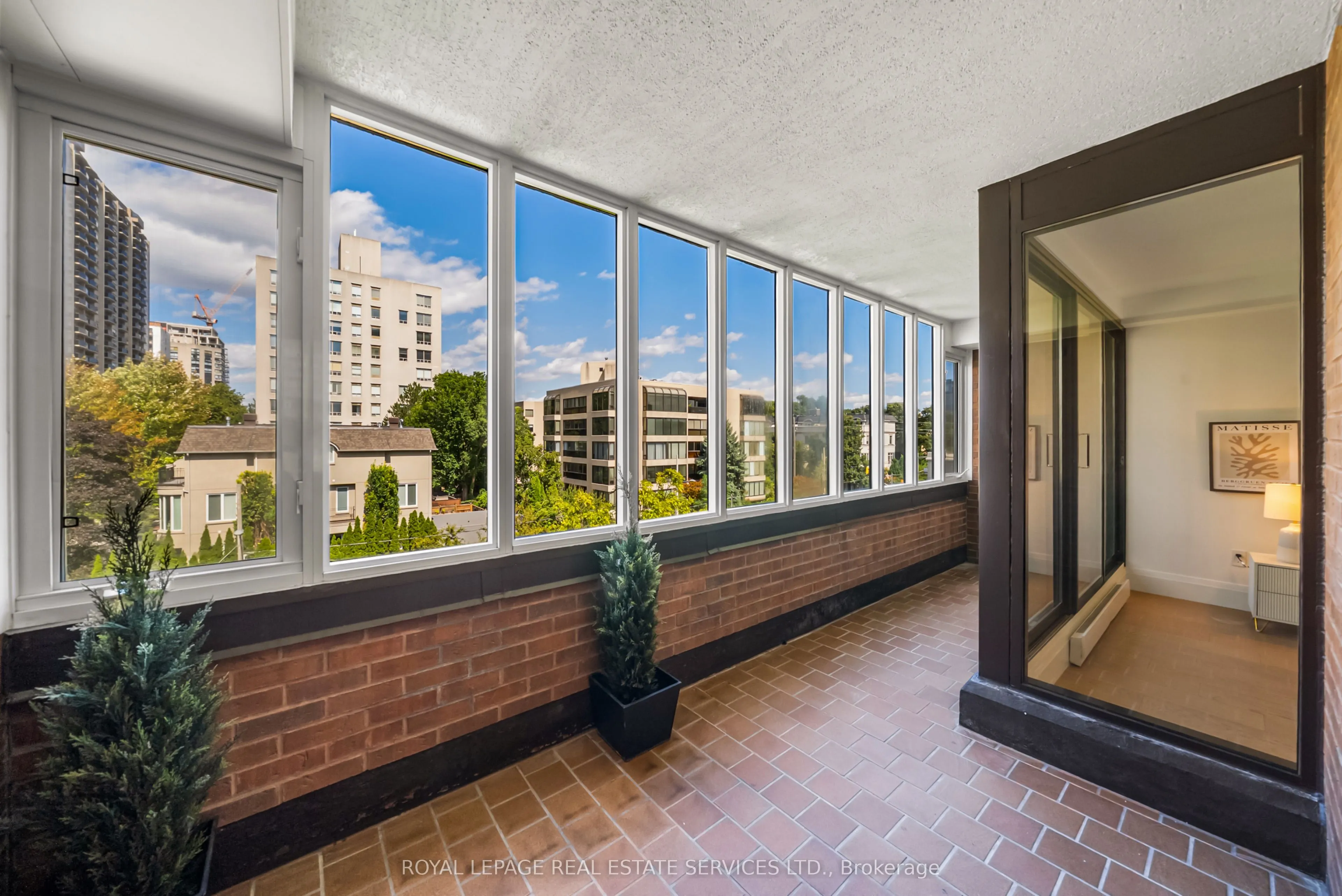 349 St Clair Avenue W, #402