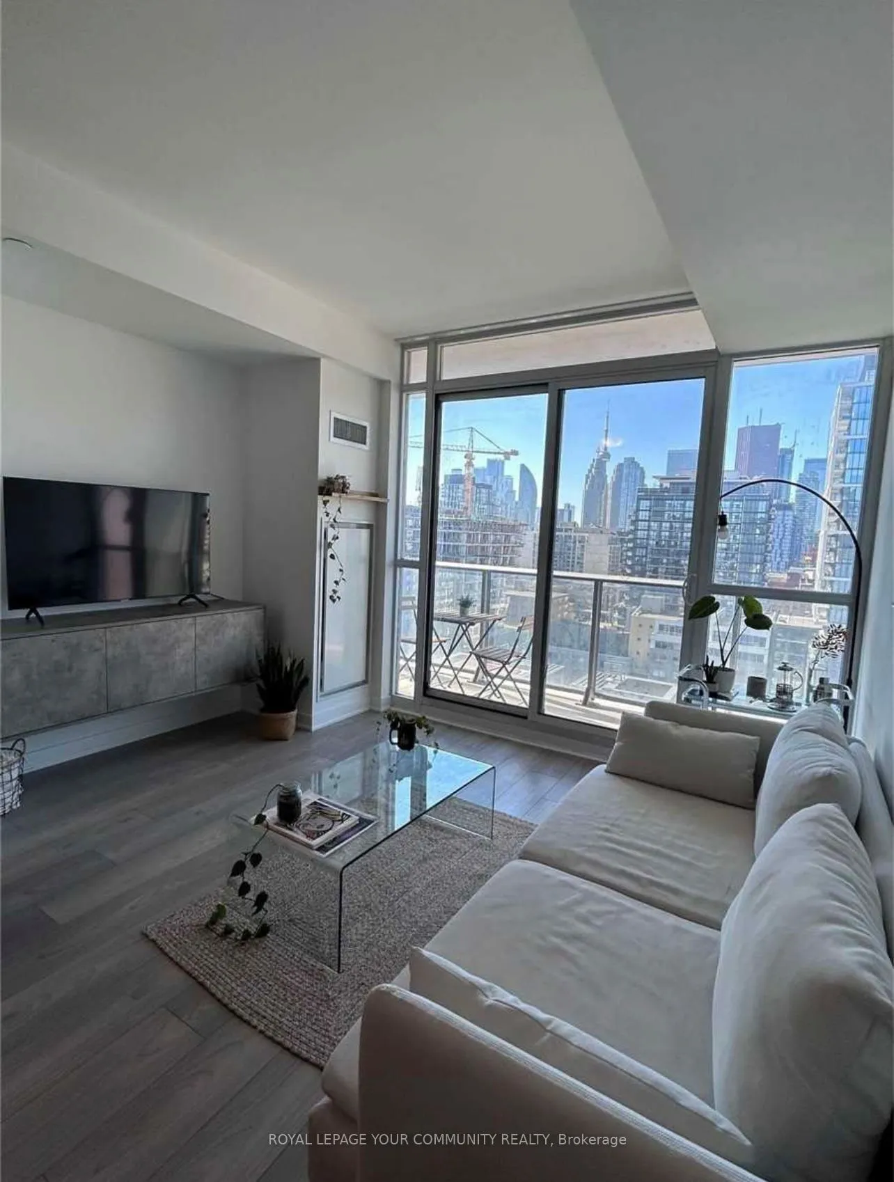 120 Parliament Street, #1401