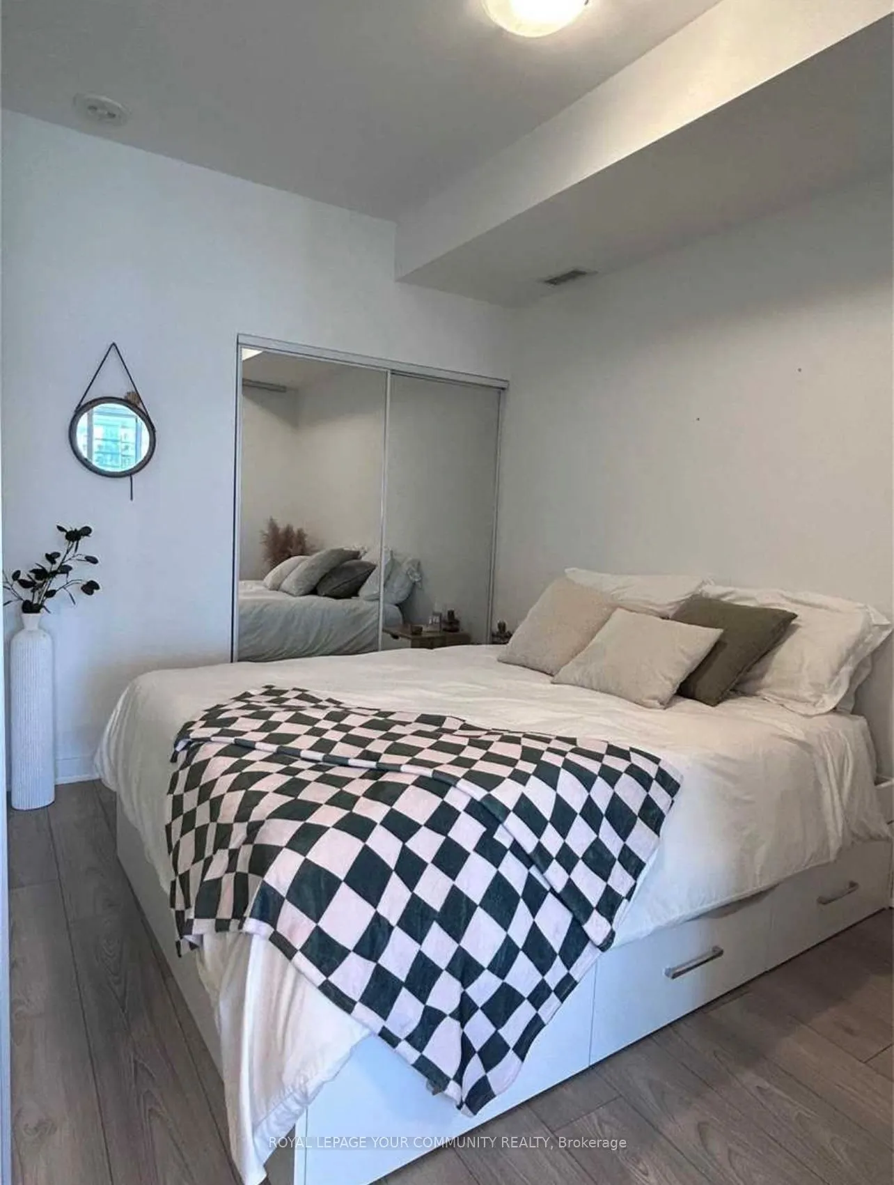 120 Parliament Street, #1401