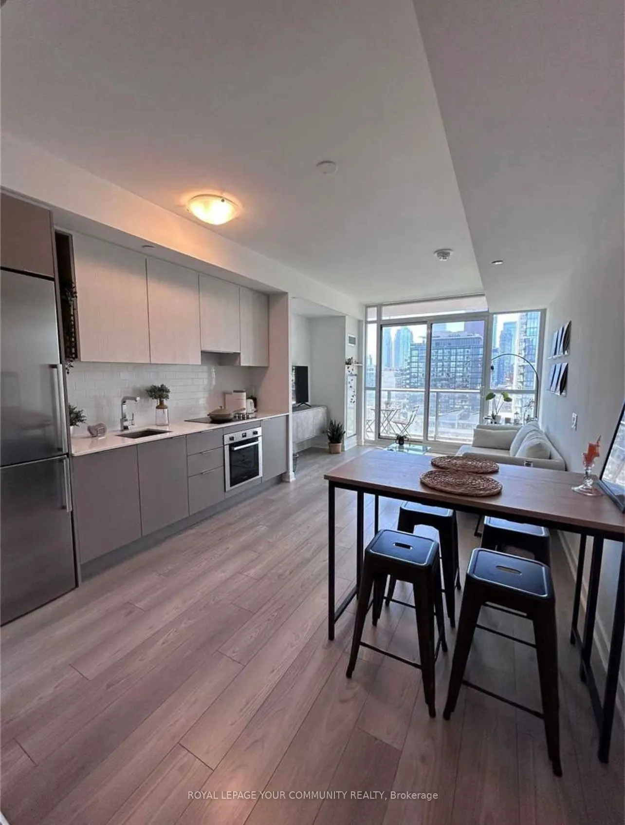 120 Parliament Street, #1401