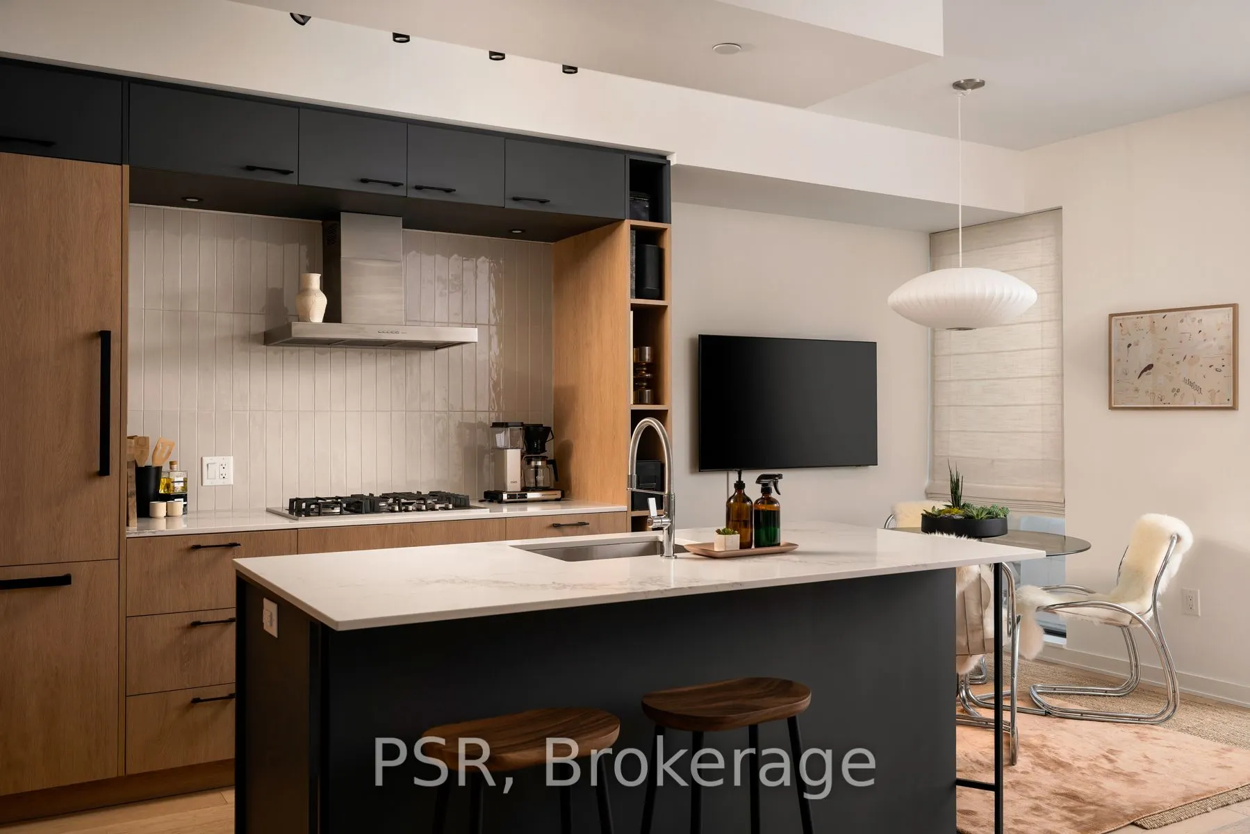 41 Dovercourt Road, #704