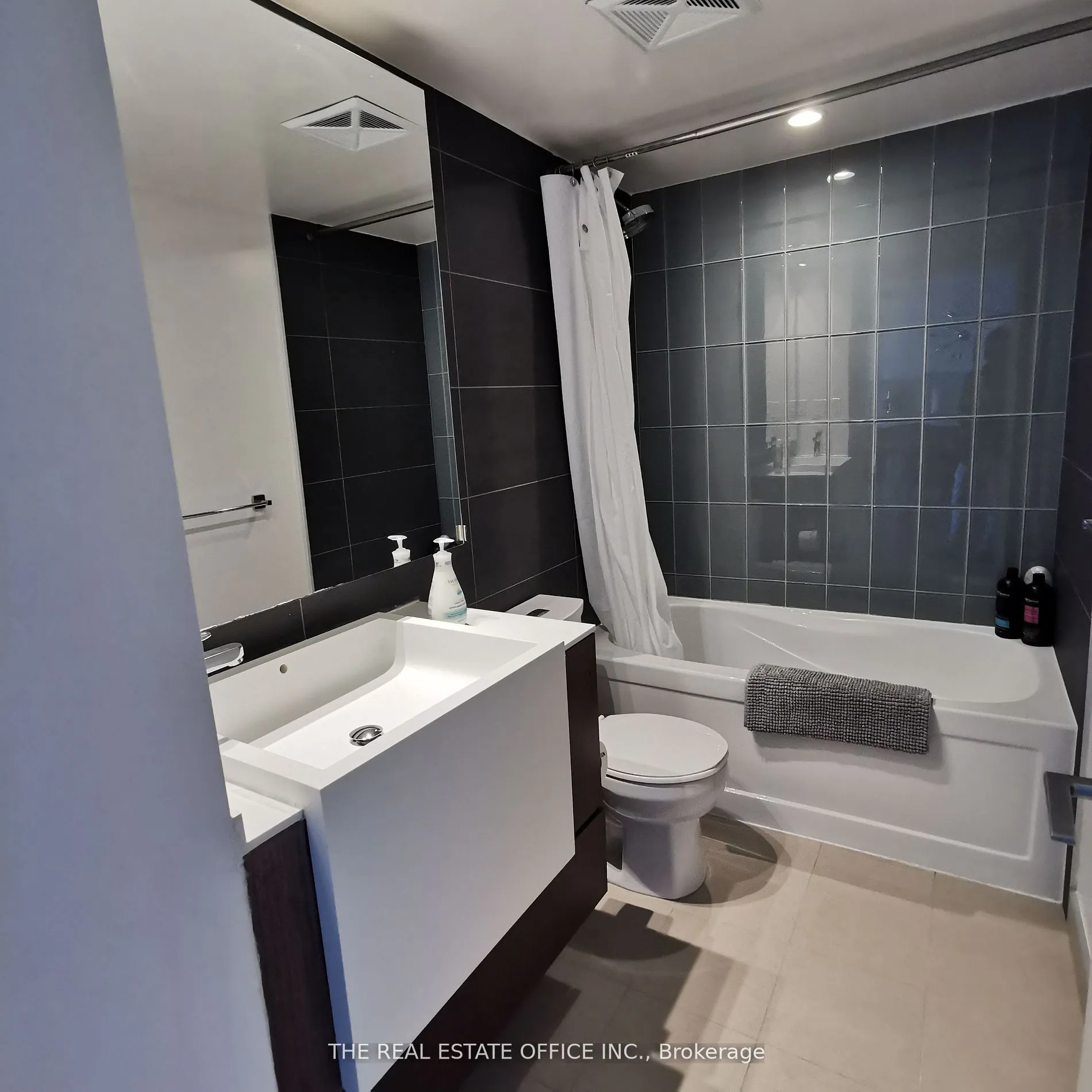 151 Dan Leckie Way, #702