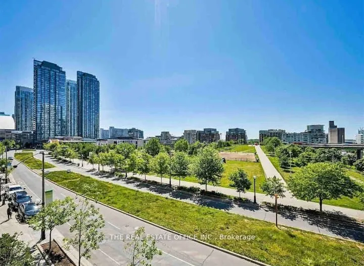 151 Dan Leckie Way, #702
