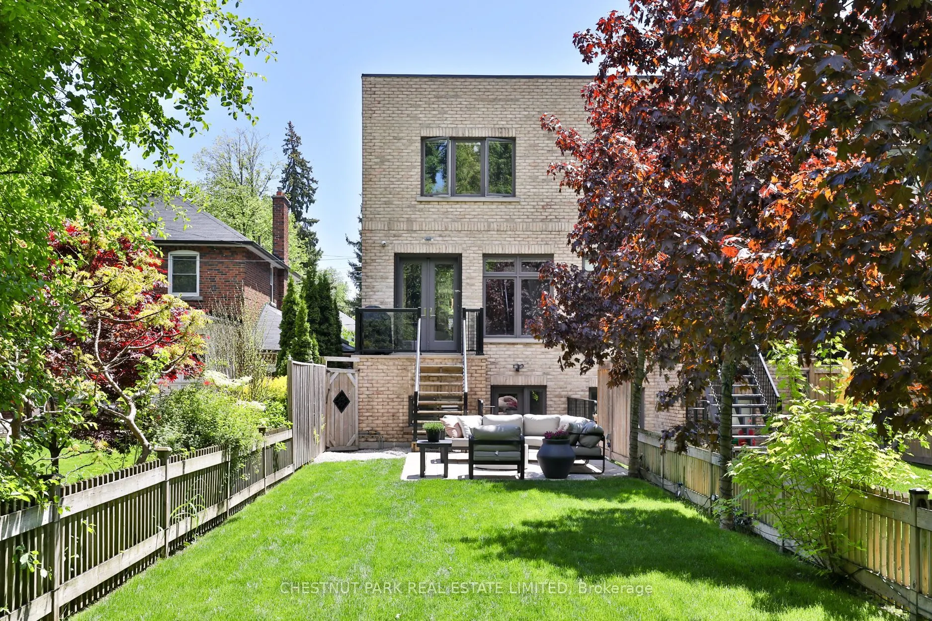 176 Lawrence Avenue E
