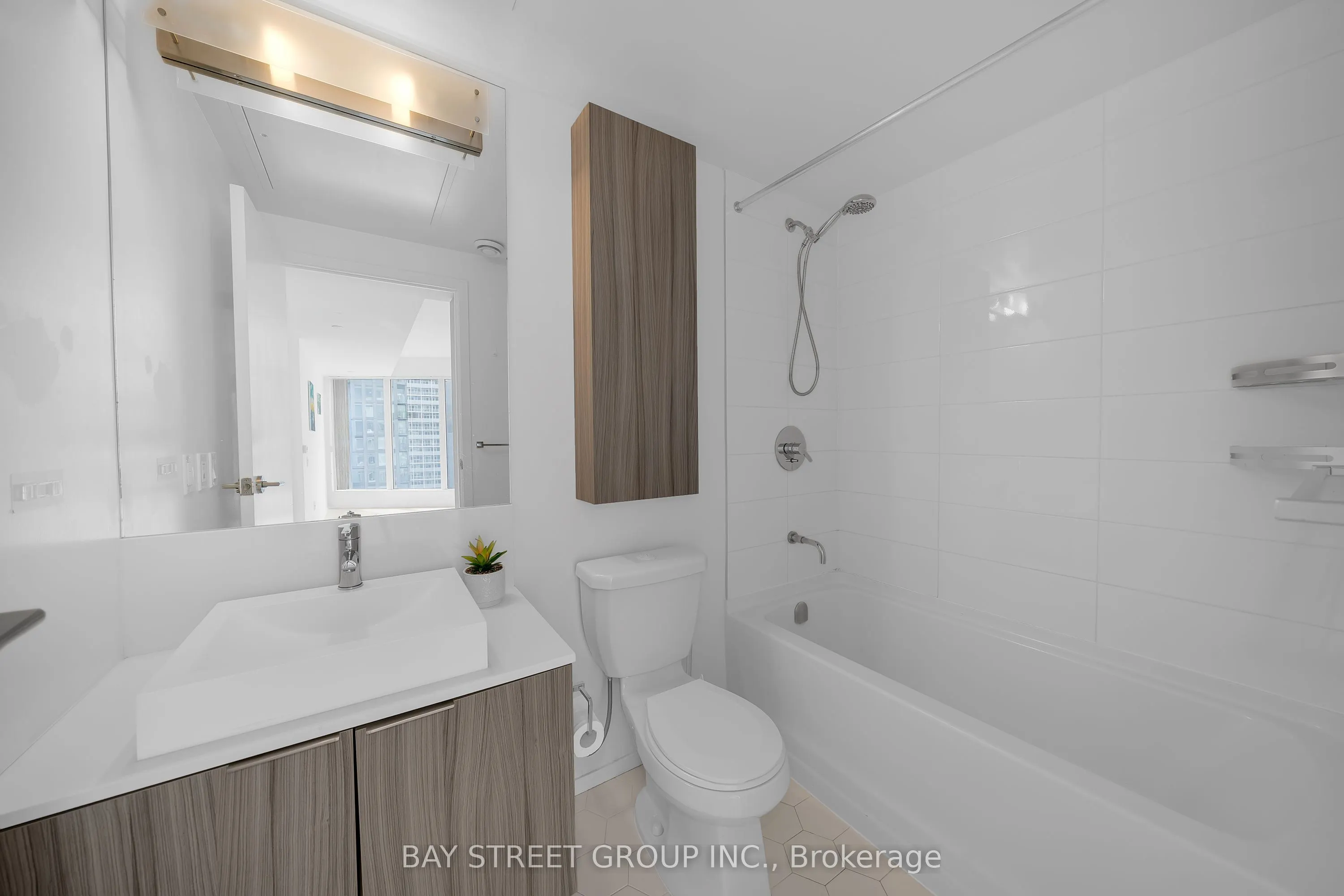 68 Shuter Street, #2802