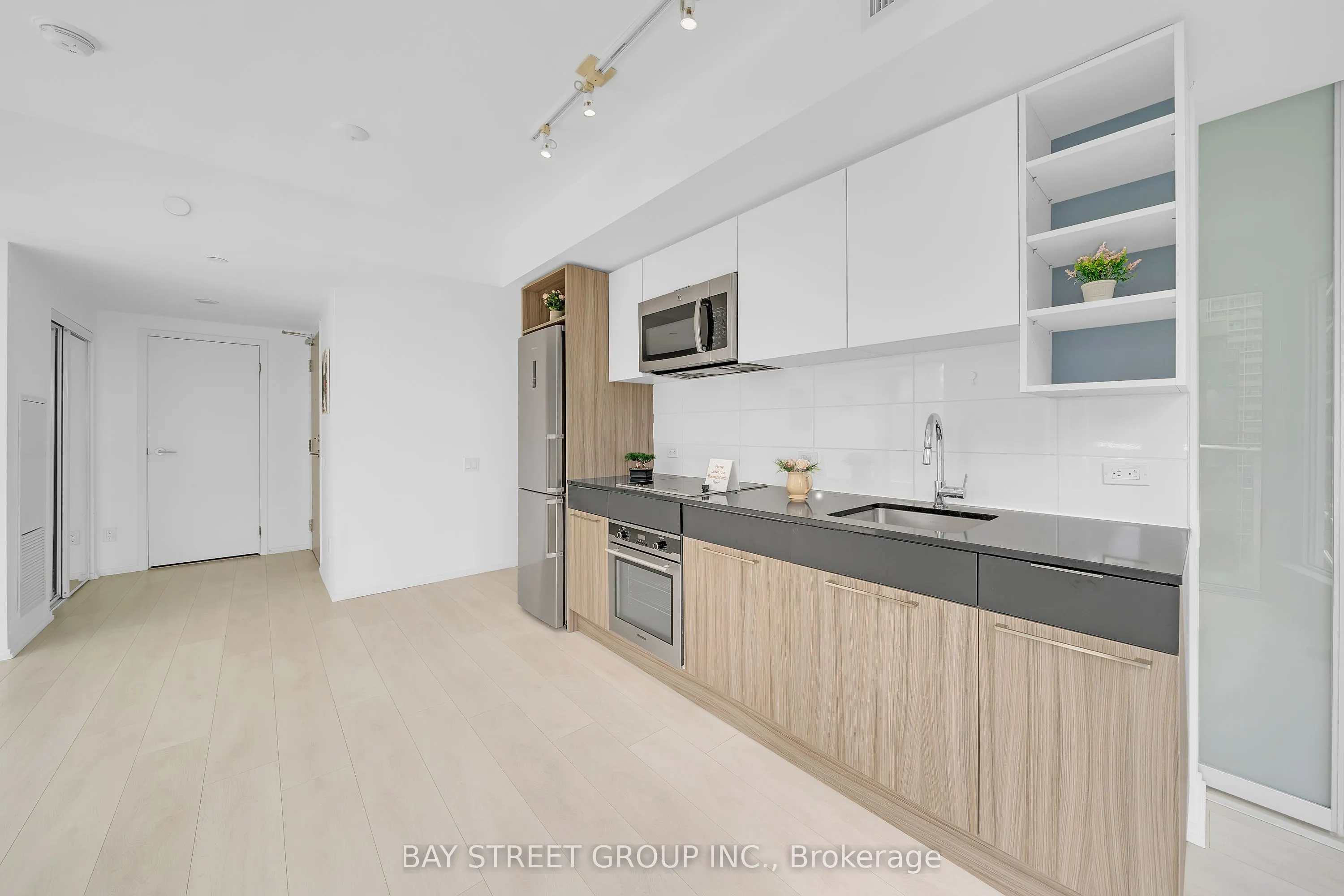 68 Shuter Street, #2802