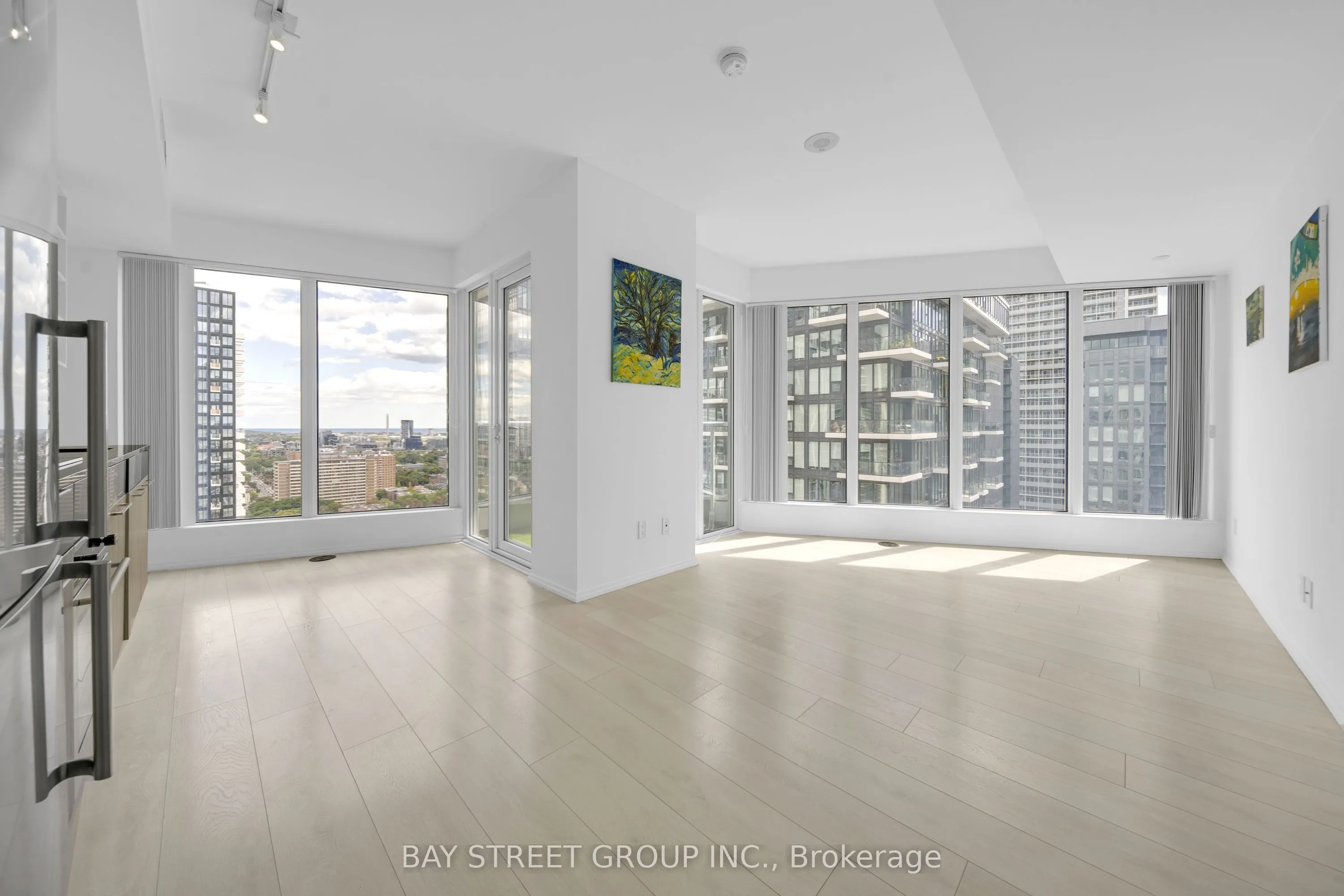 68 Shuter Street, #2802