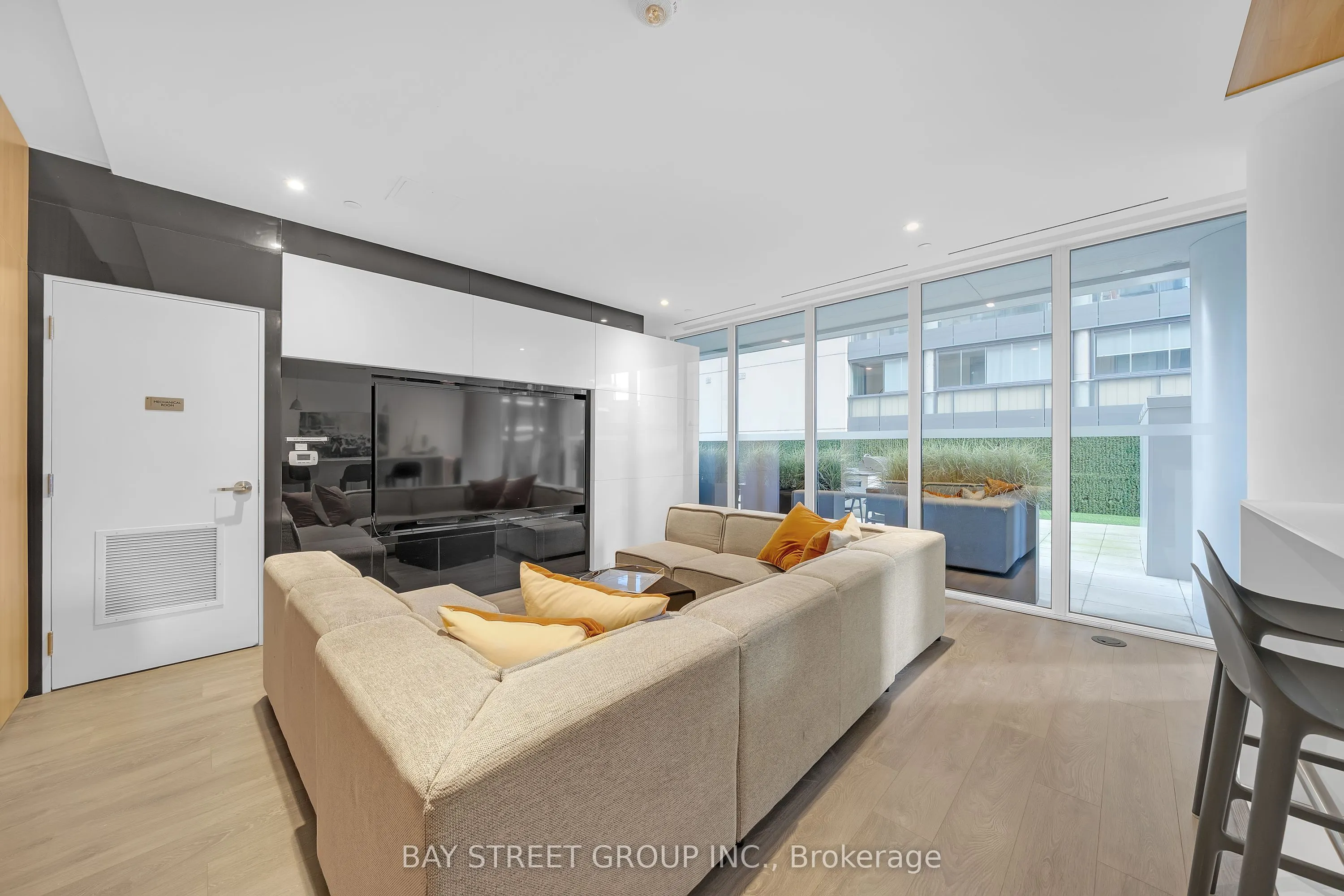 68 Shuter Street, #2802