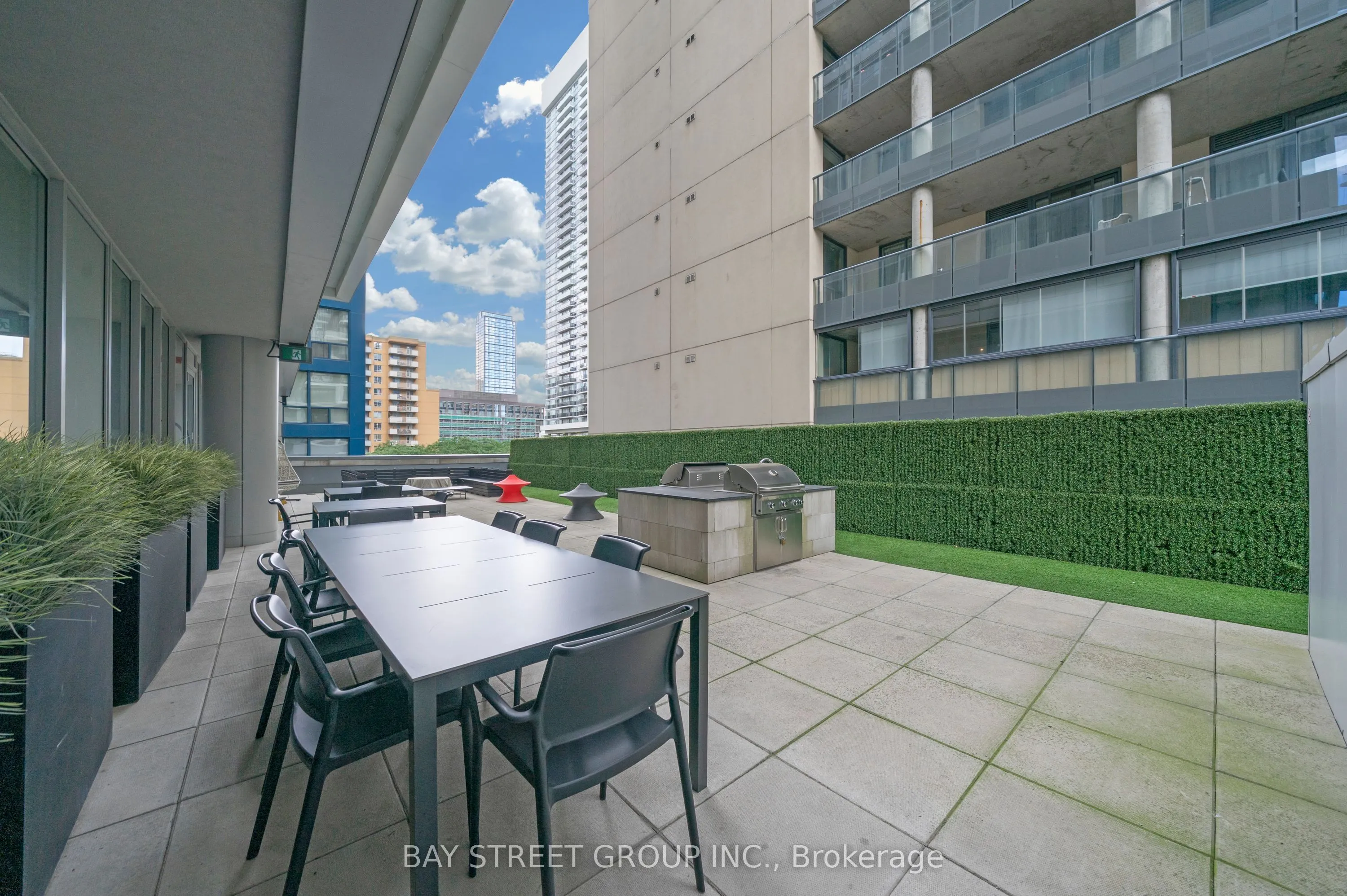 68 Shuter Street, #2802