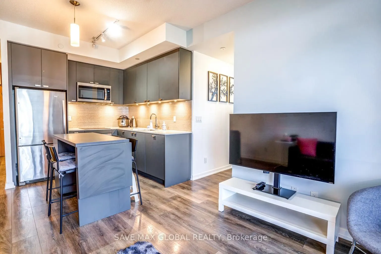 56 Forest Manor Road, #1010