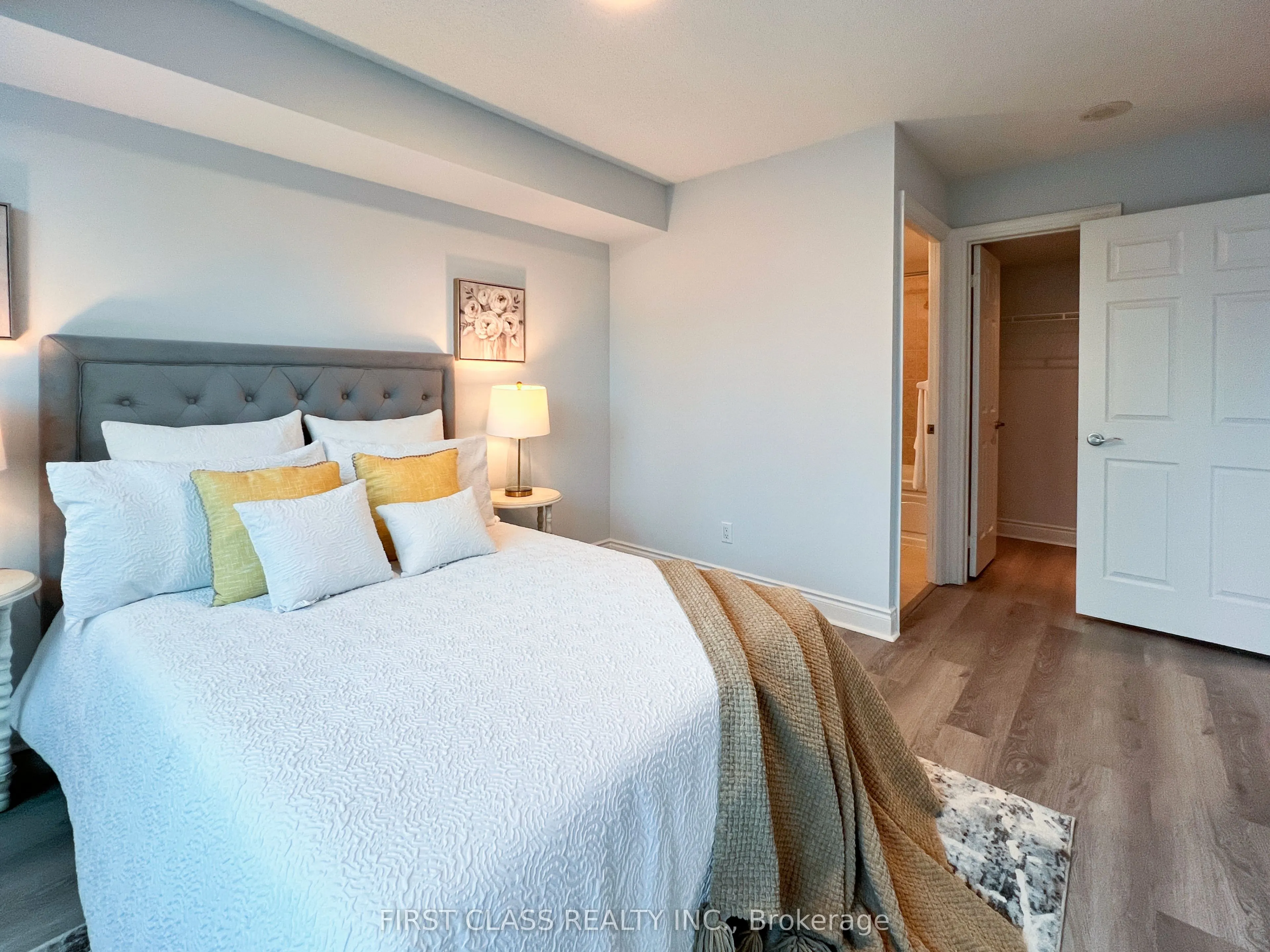 15 Greenview Avenue, #814