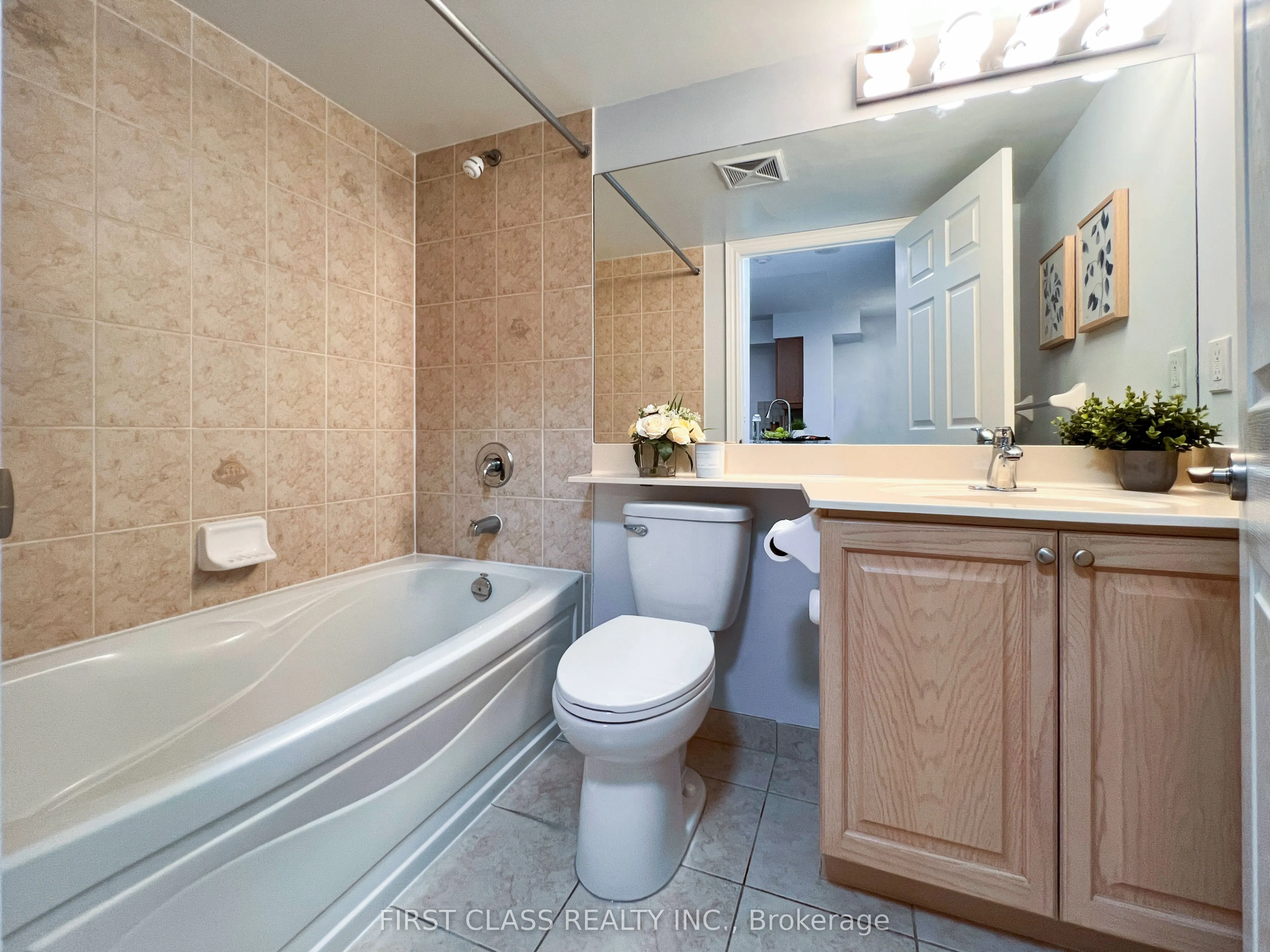 15 Greenview Avenue, #814