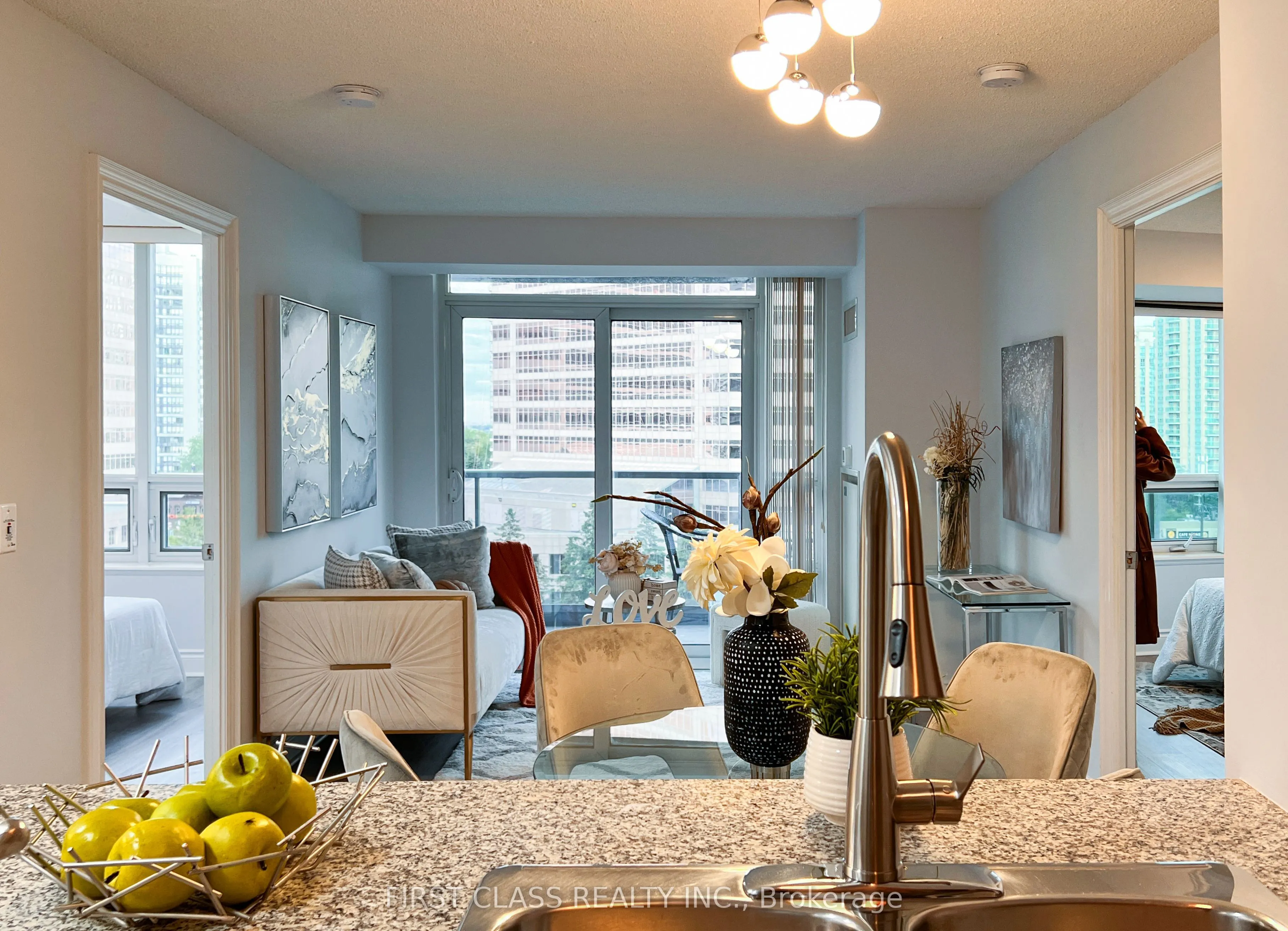 15 Greenview Avenue, #814