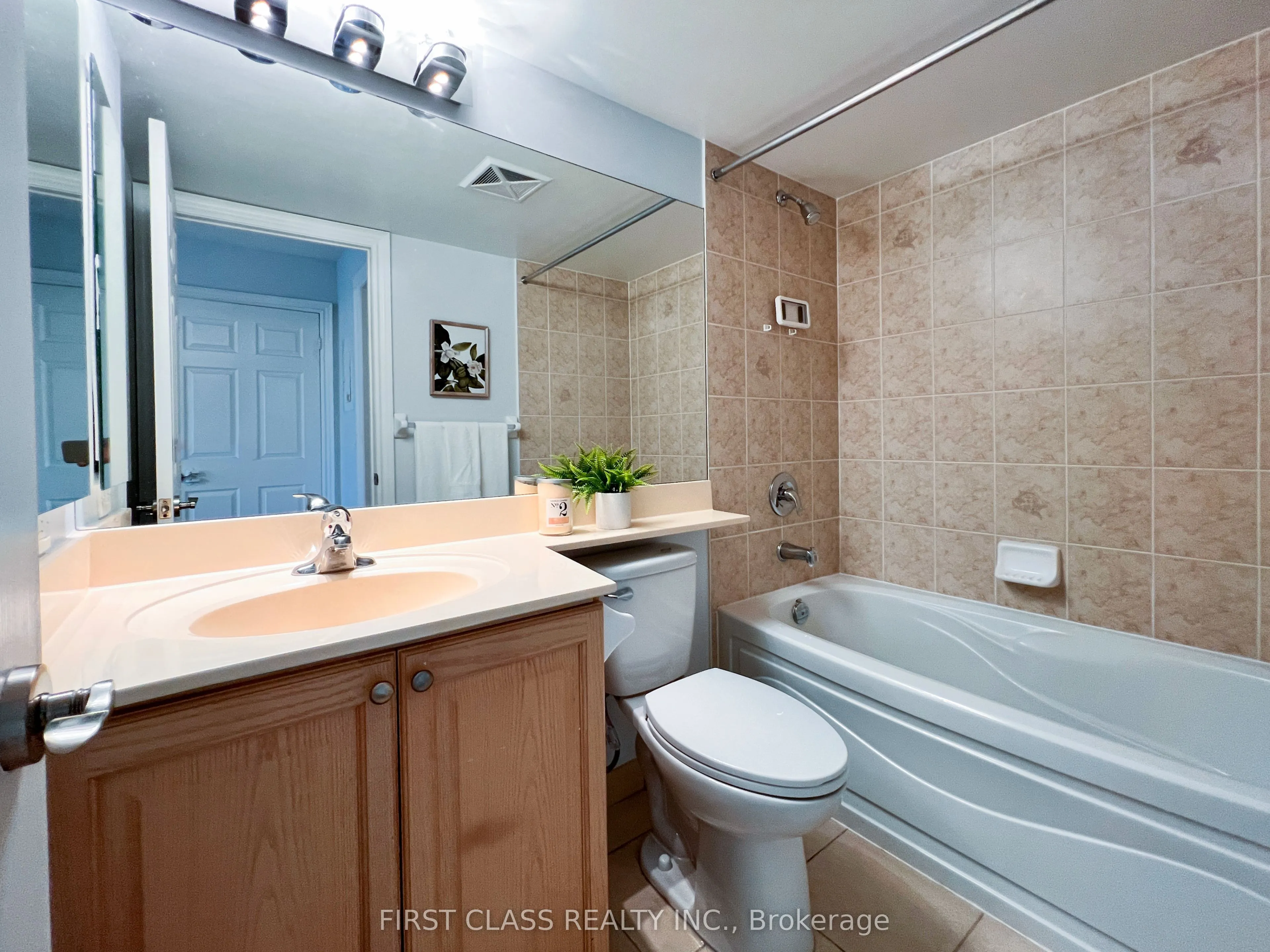 15 Greenview Avenue, #814