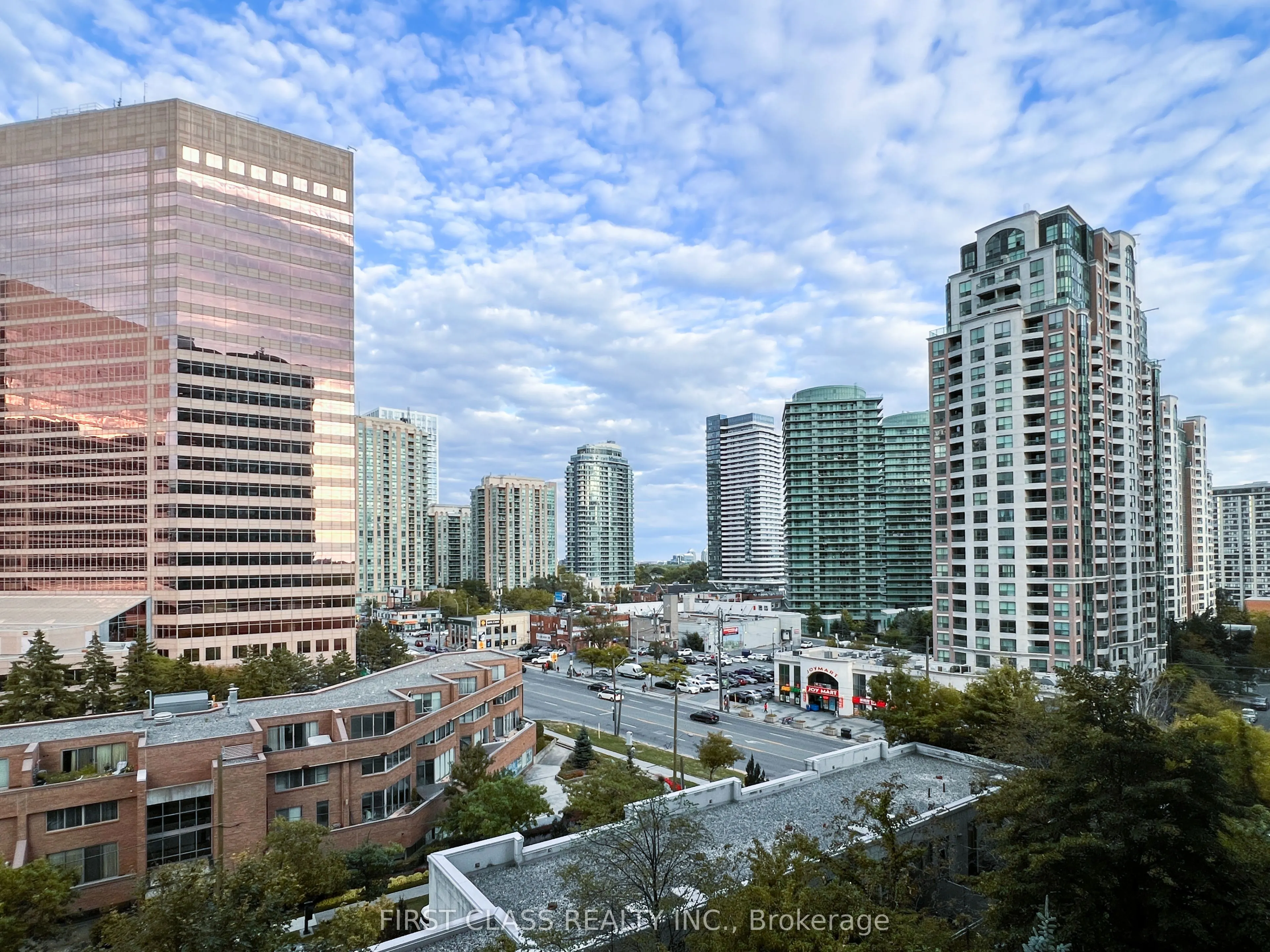 15 Greenview Avenue, #814