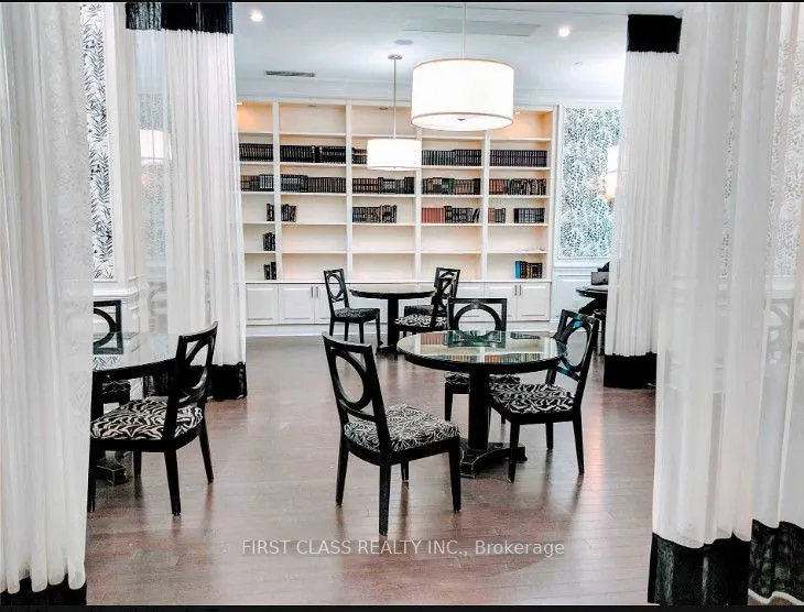 15 Greenview Avenue, #814