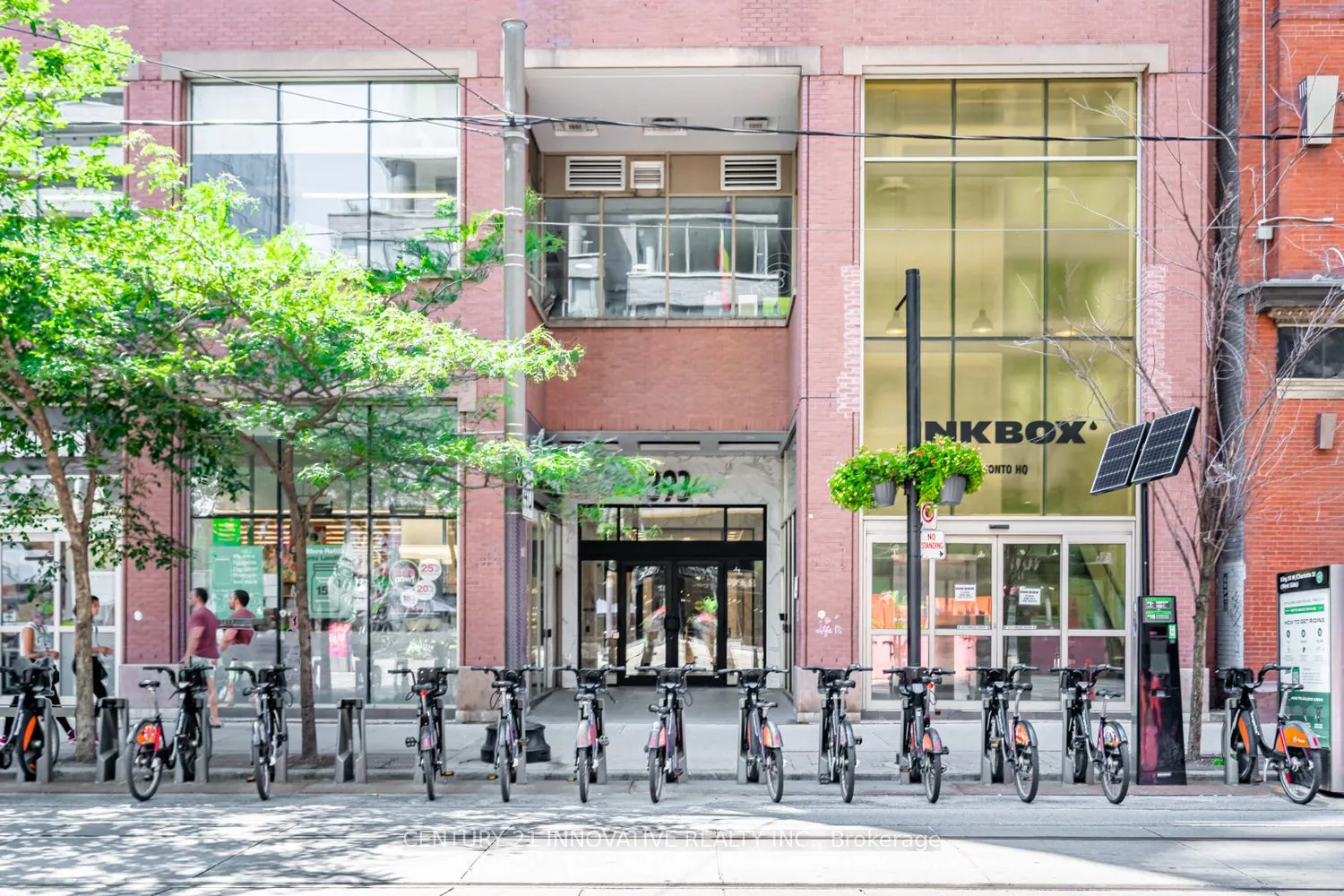 393 King Street W, #302